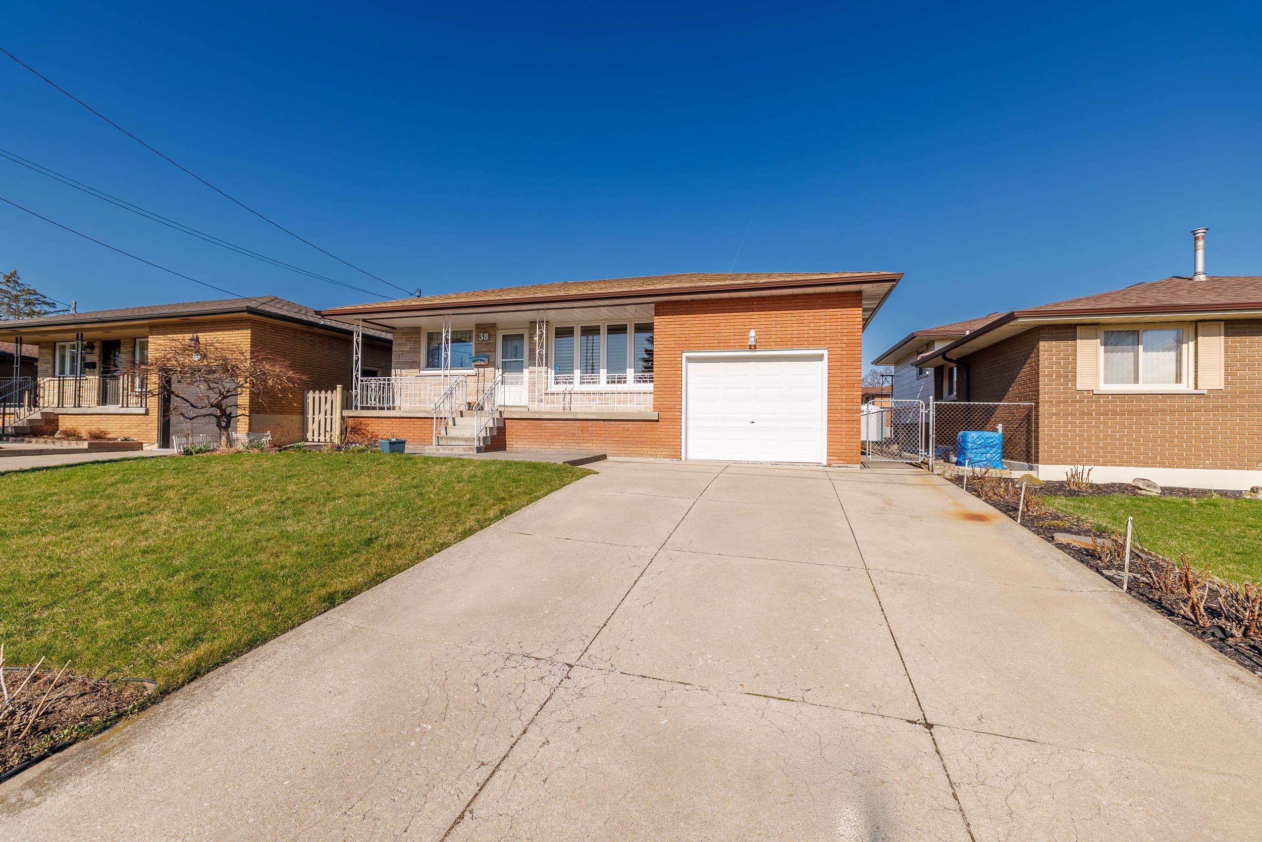 38 Rivercrest Road, Hamilton, ON L8E 1M9