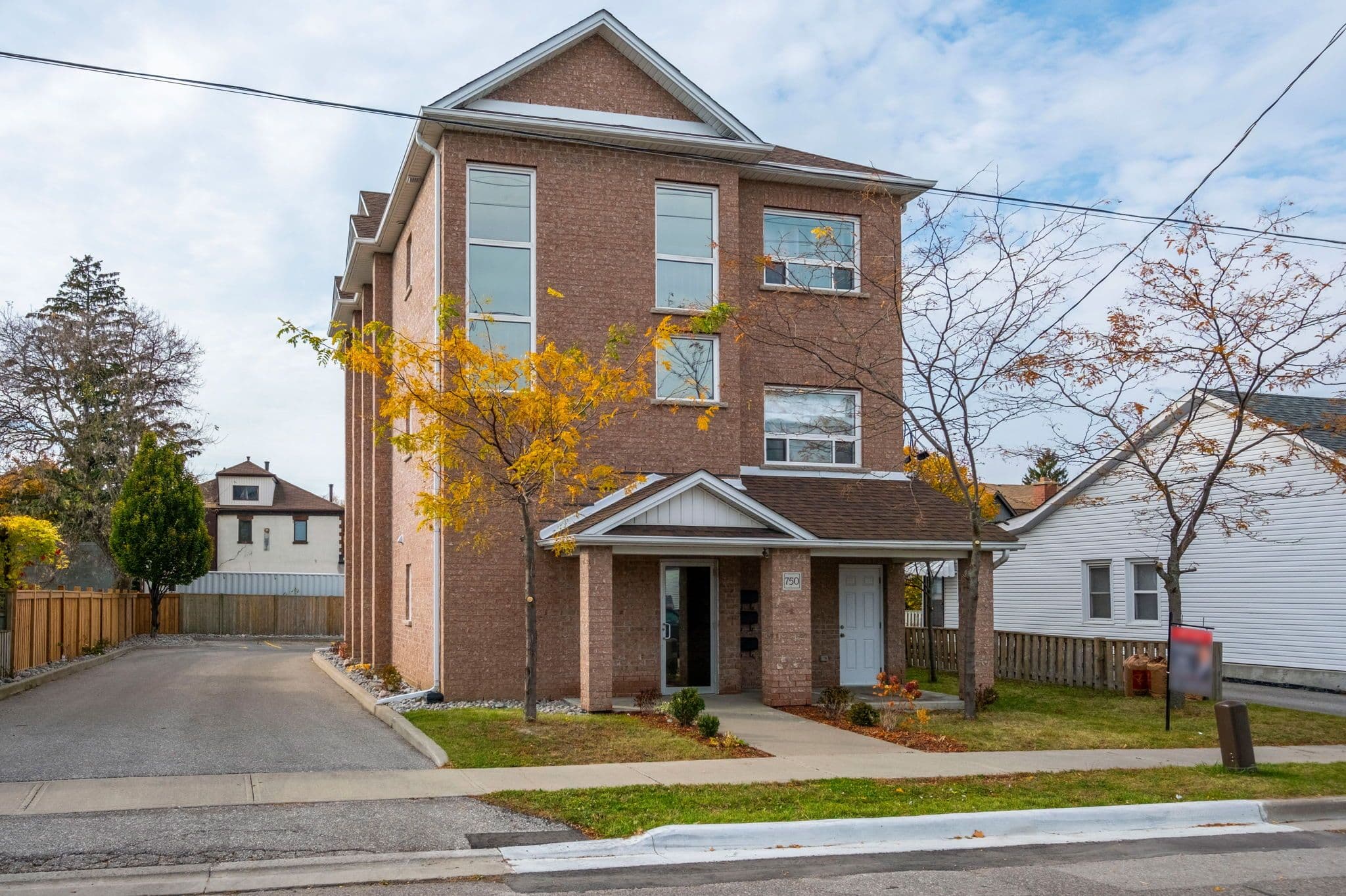 750 Albert Street 2, Oshawa, ON L1H 4T6, Oshawa