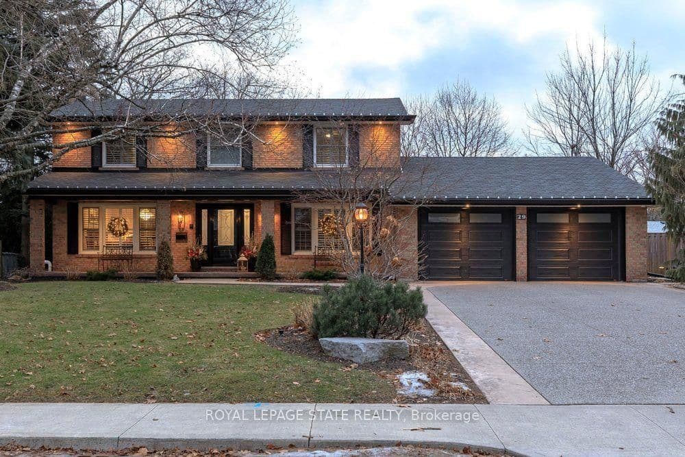 29 Woodside Drive, Hamilton, ON L8T 1C4