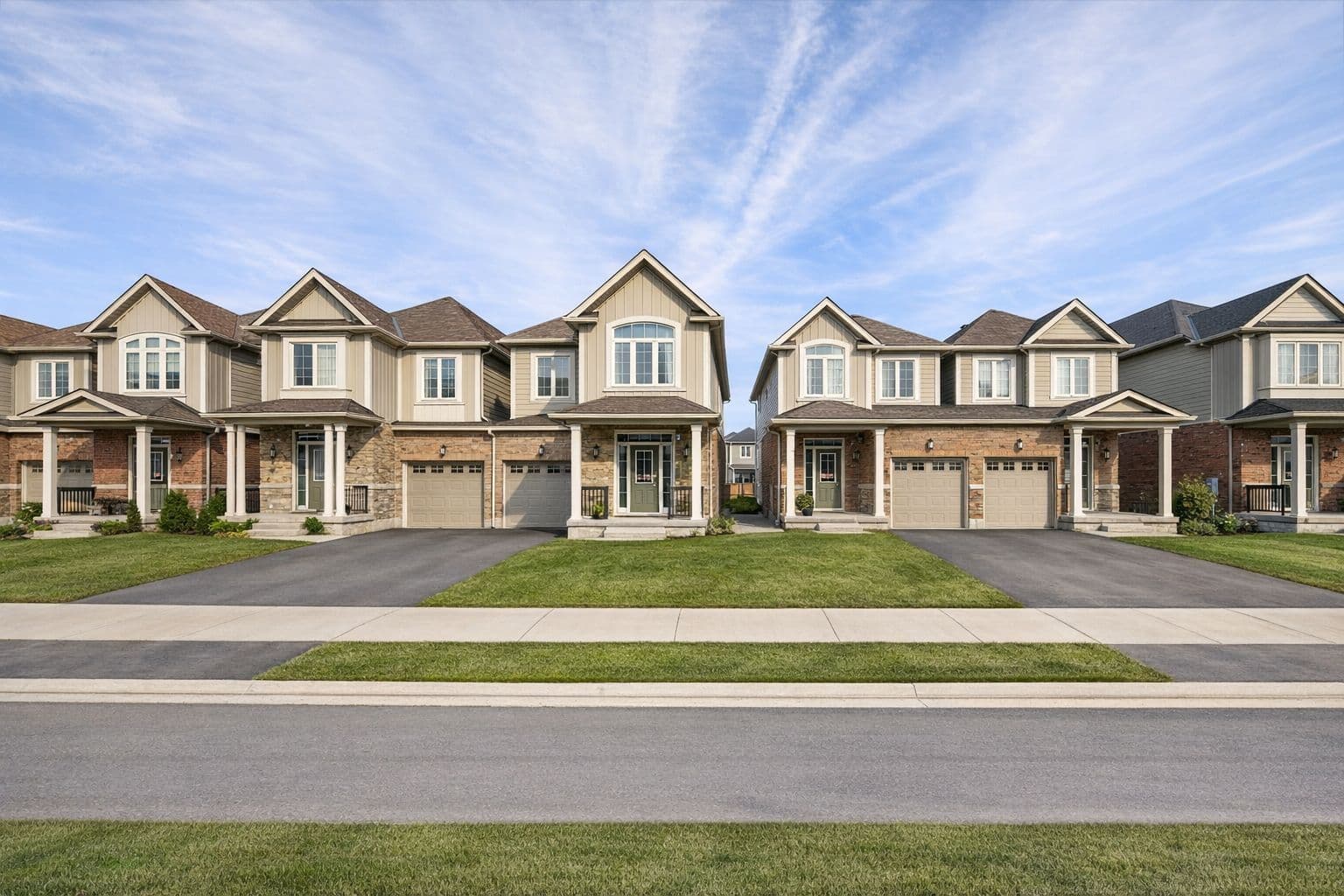 9241 White Oak Avenue, Niagara Falls, ON L2G 3P6