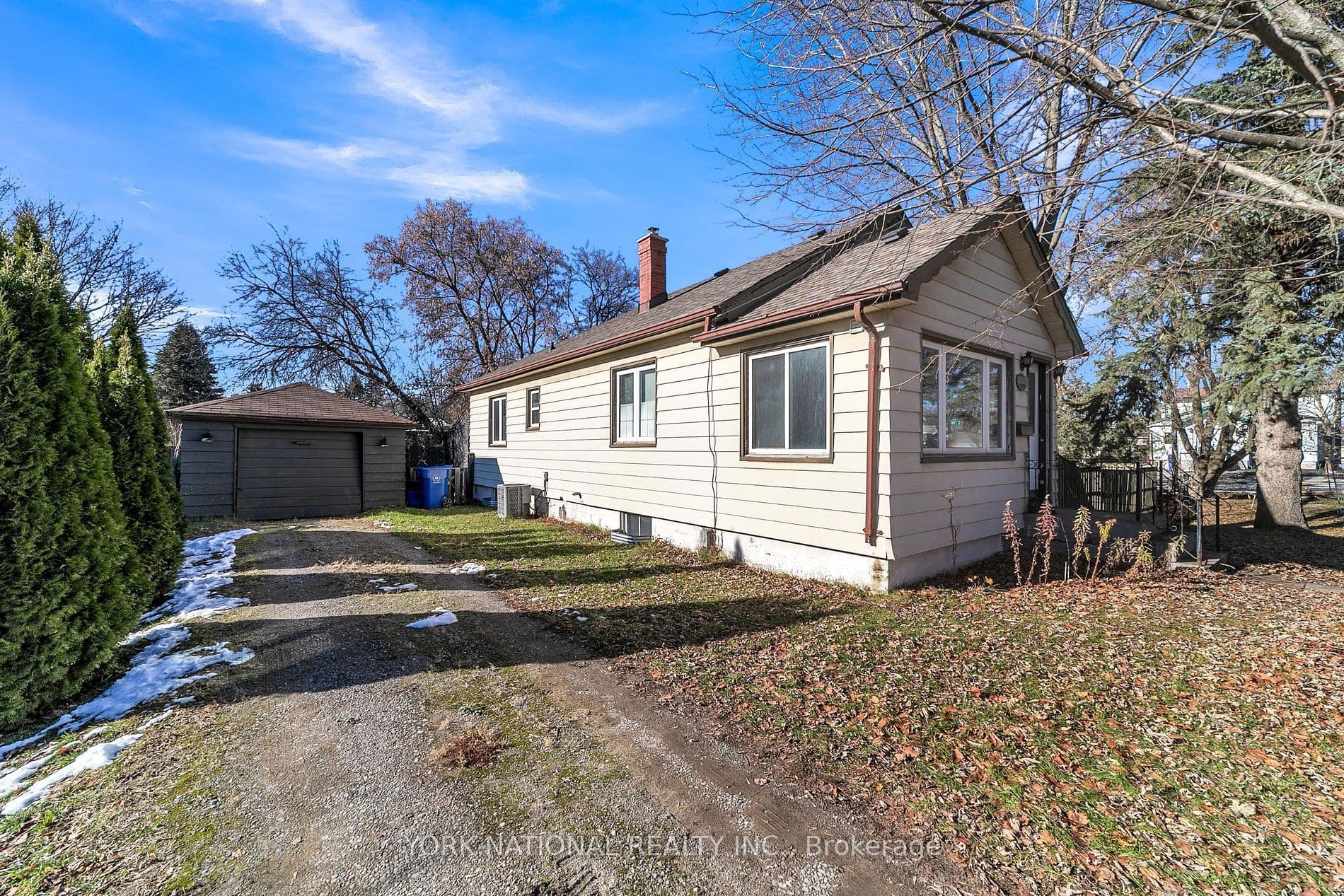 19392 Yonge Street, East Gwillimbury, ON L9N 1L7