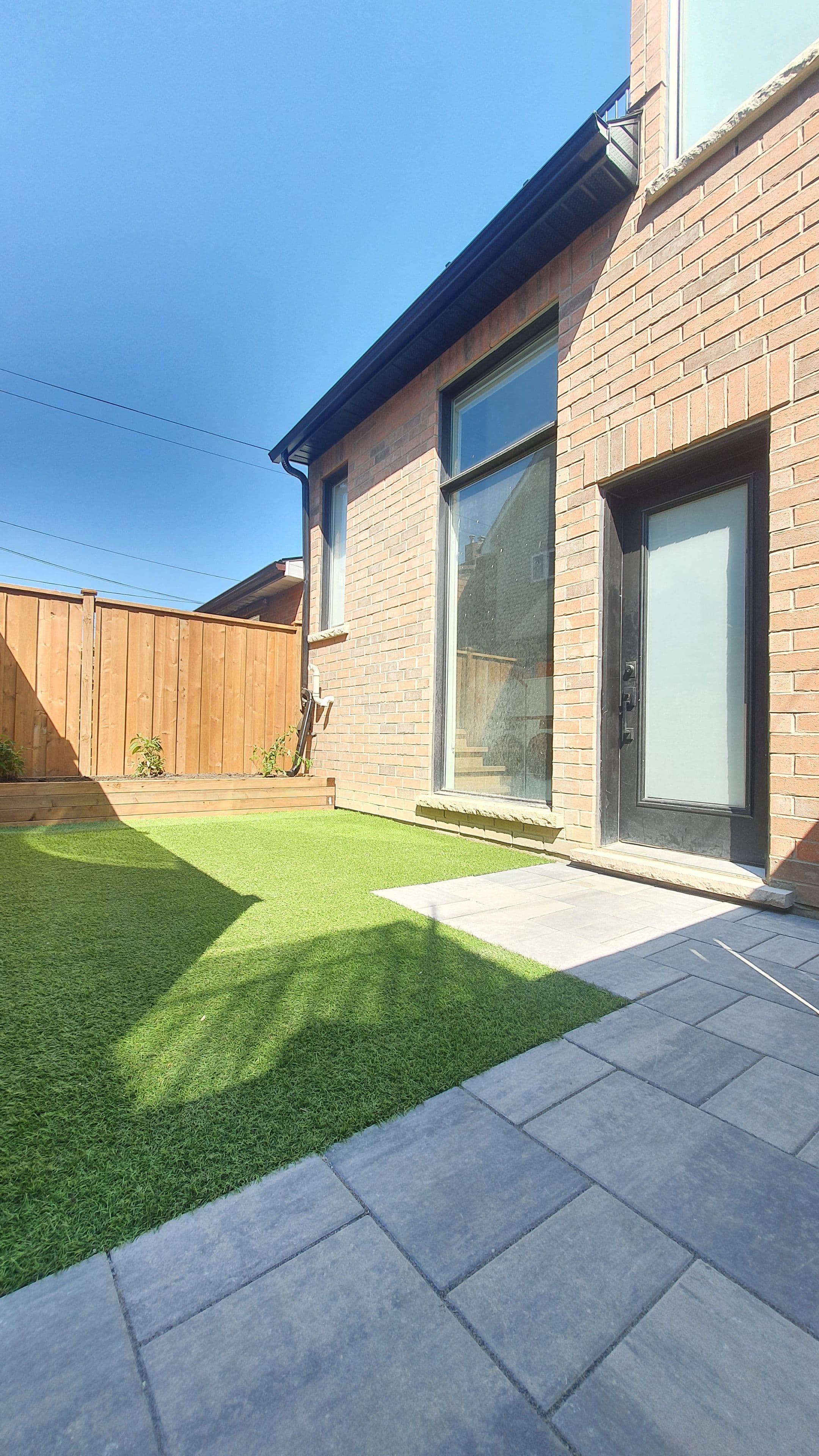 106 Lappin Avenue 5, Toronto W02, ON M6H 1Y4