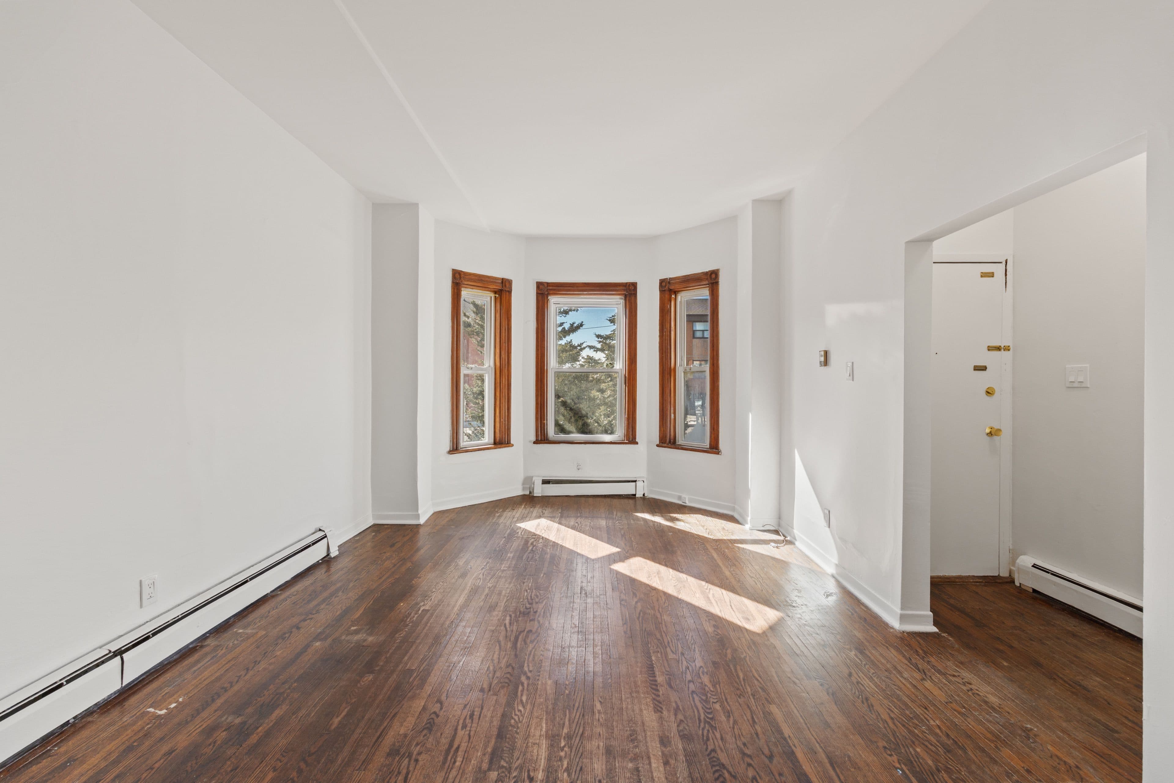 120 Stephenson Avenue Main, Toronto E02, ON M4C 1G4