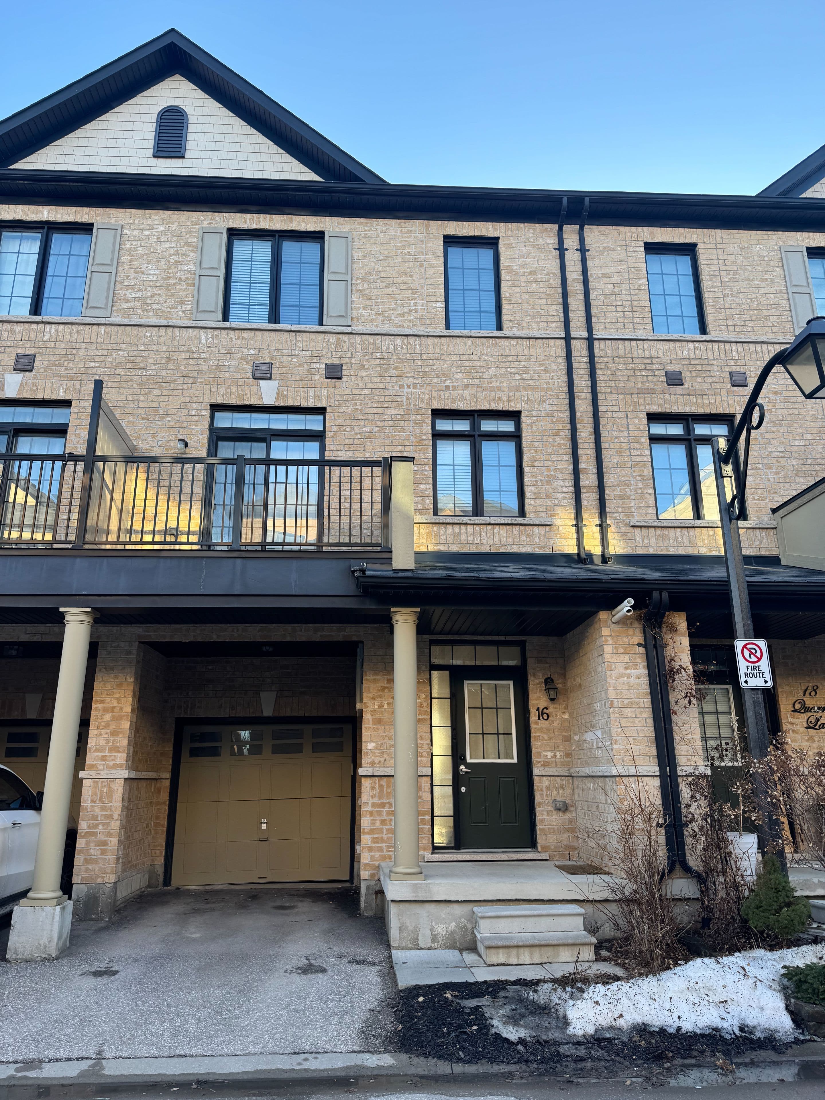 16 Quarrie Lane, Ajax, ON L1T 0N1