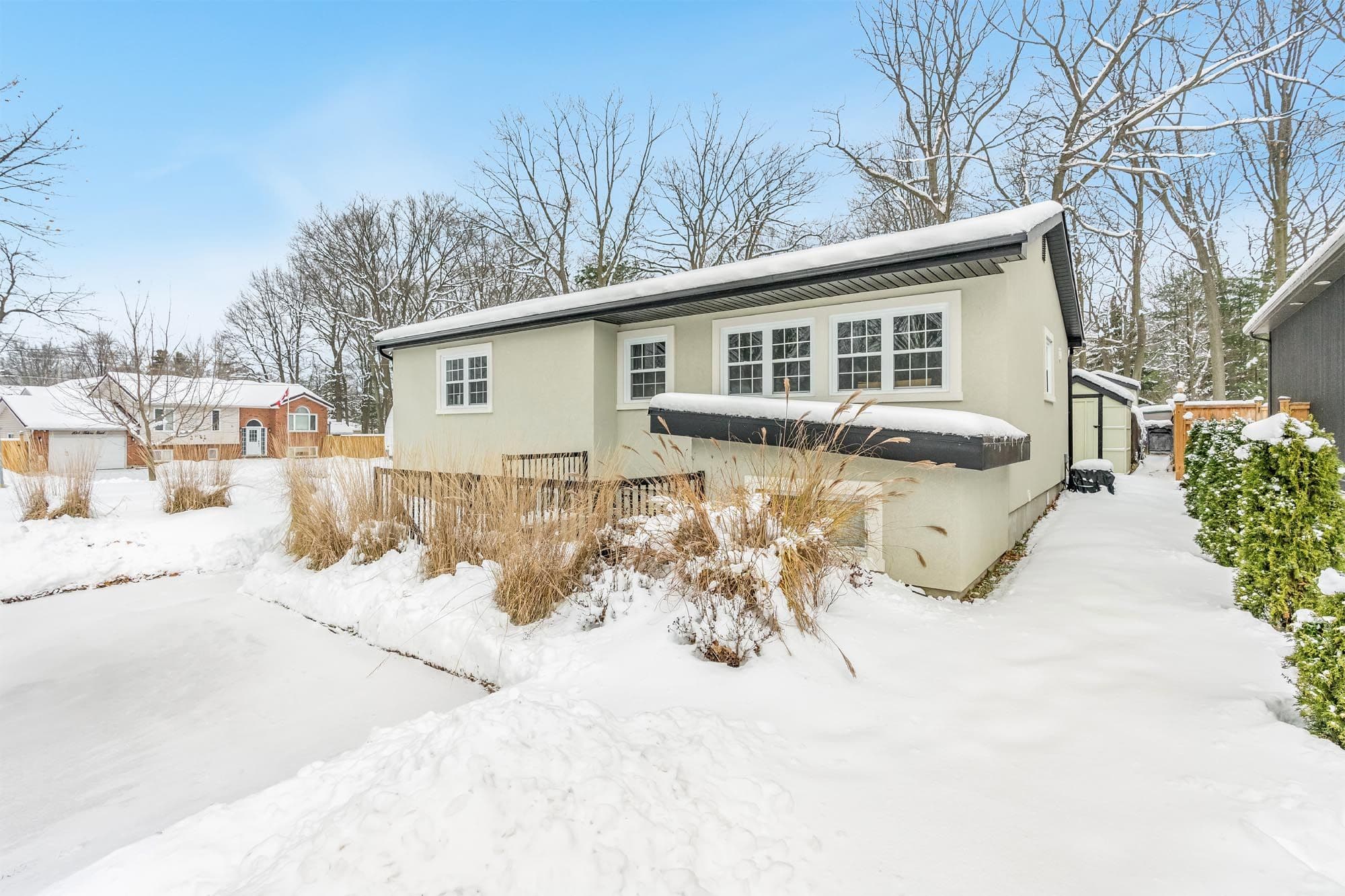 33 Frank Street, Wasaga Beach, ON L9Z 1P9