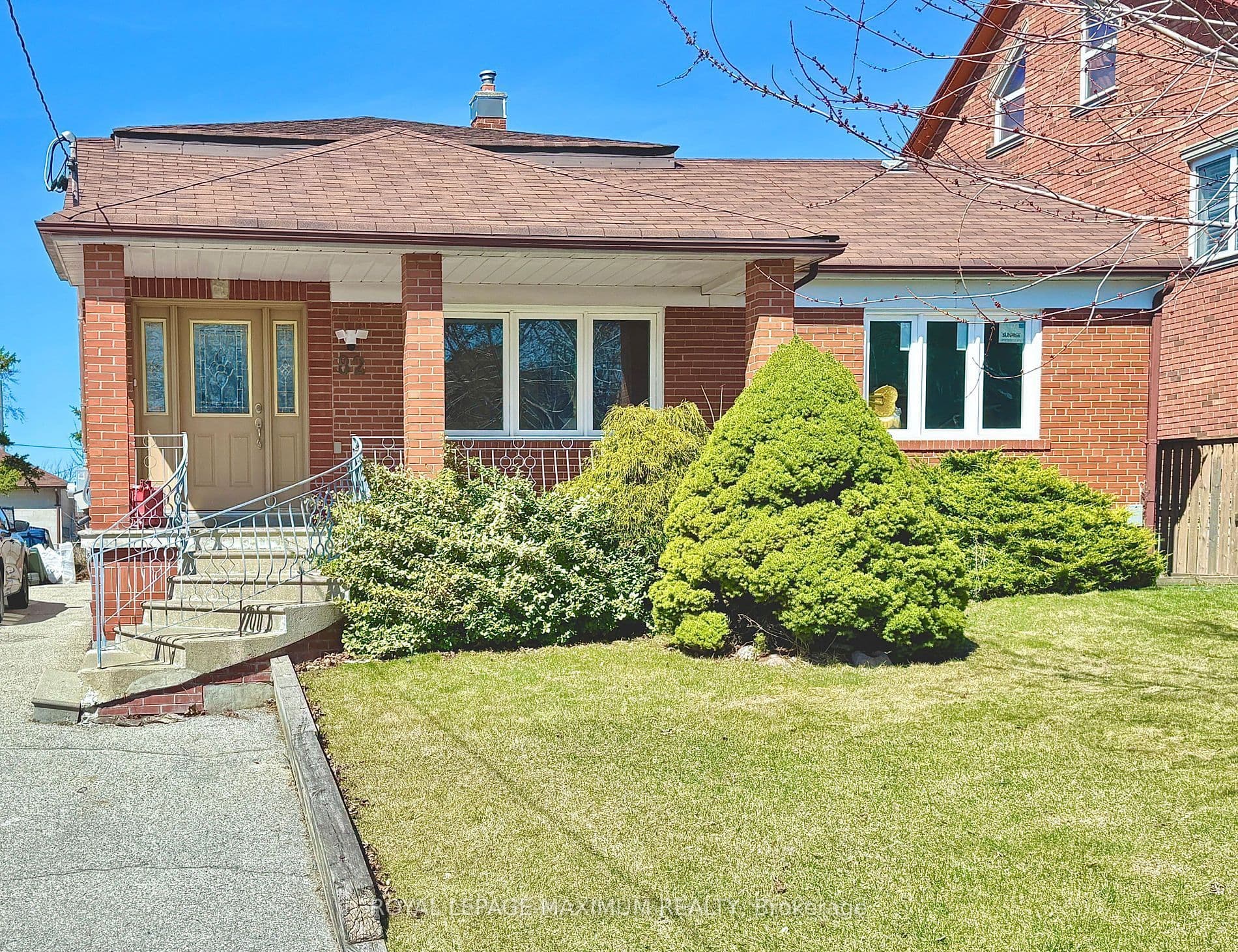 82 Calvington Drive (A) Lower, Toronto W05, ON M3M 2M1