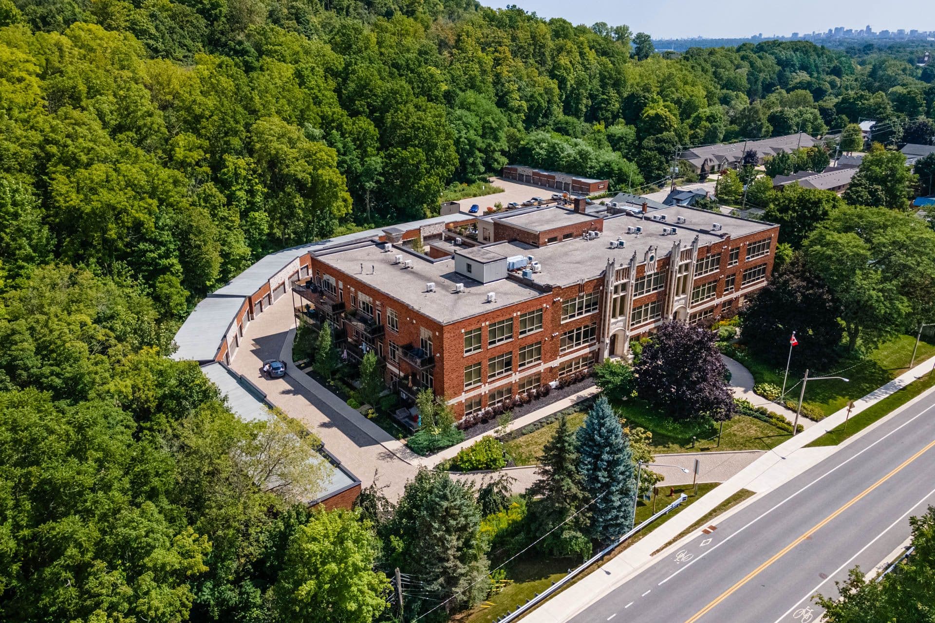 397 King Street W 215, Hamilton, ON L9H 1W9