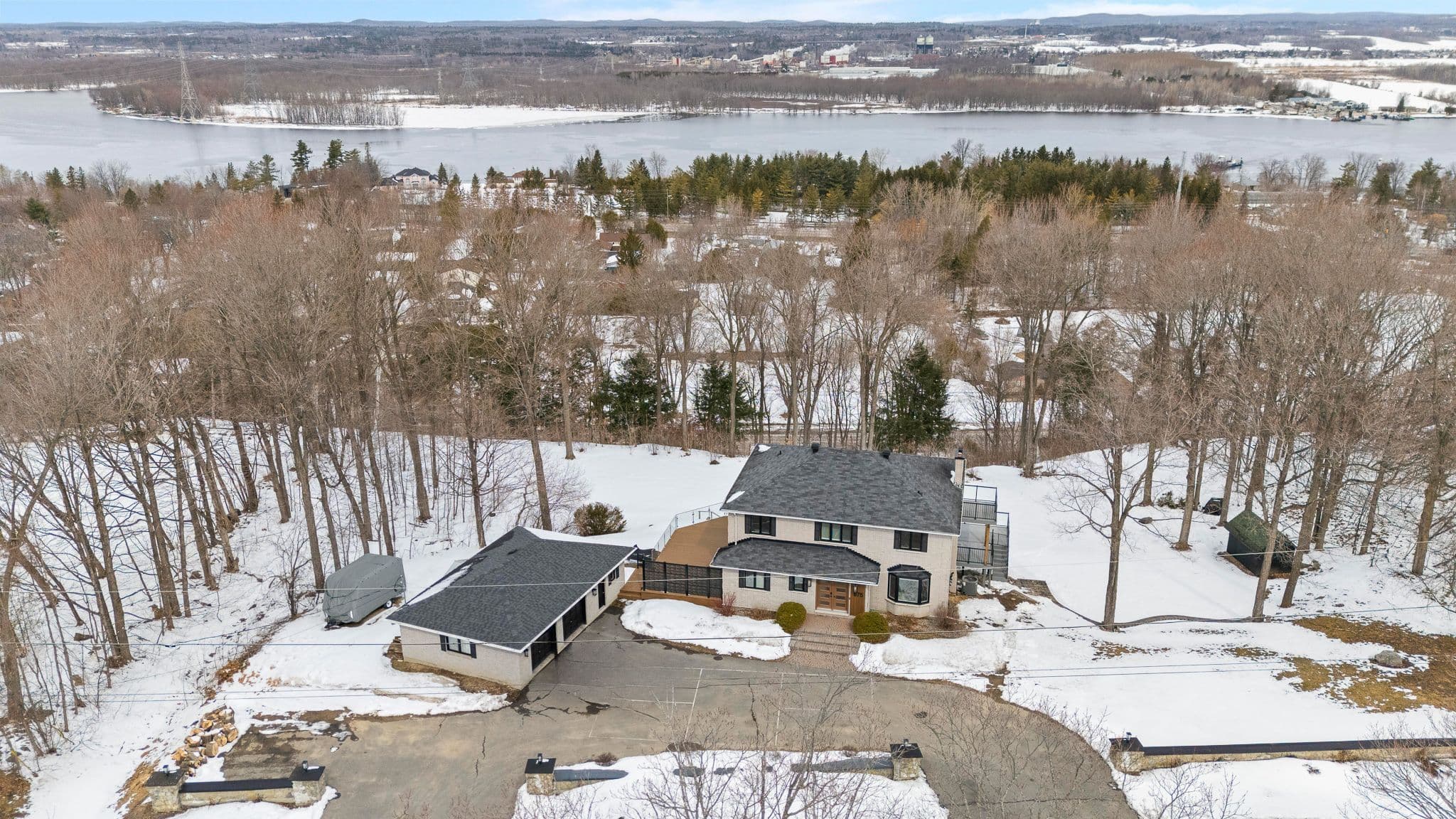 975 Fieldown Street, Orleans - Cumberland and Area, ON K4C 1B9