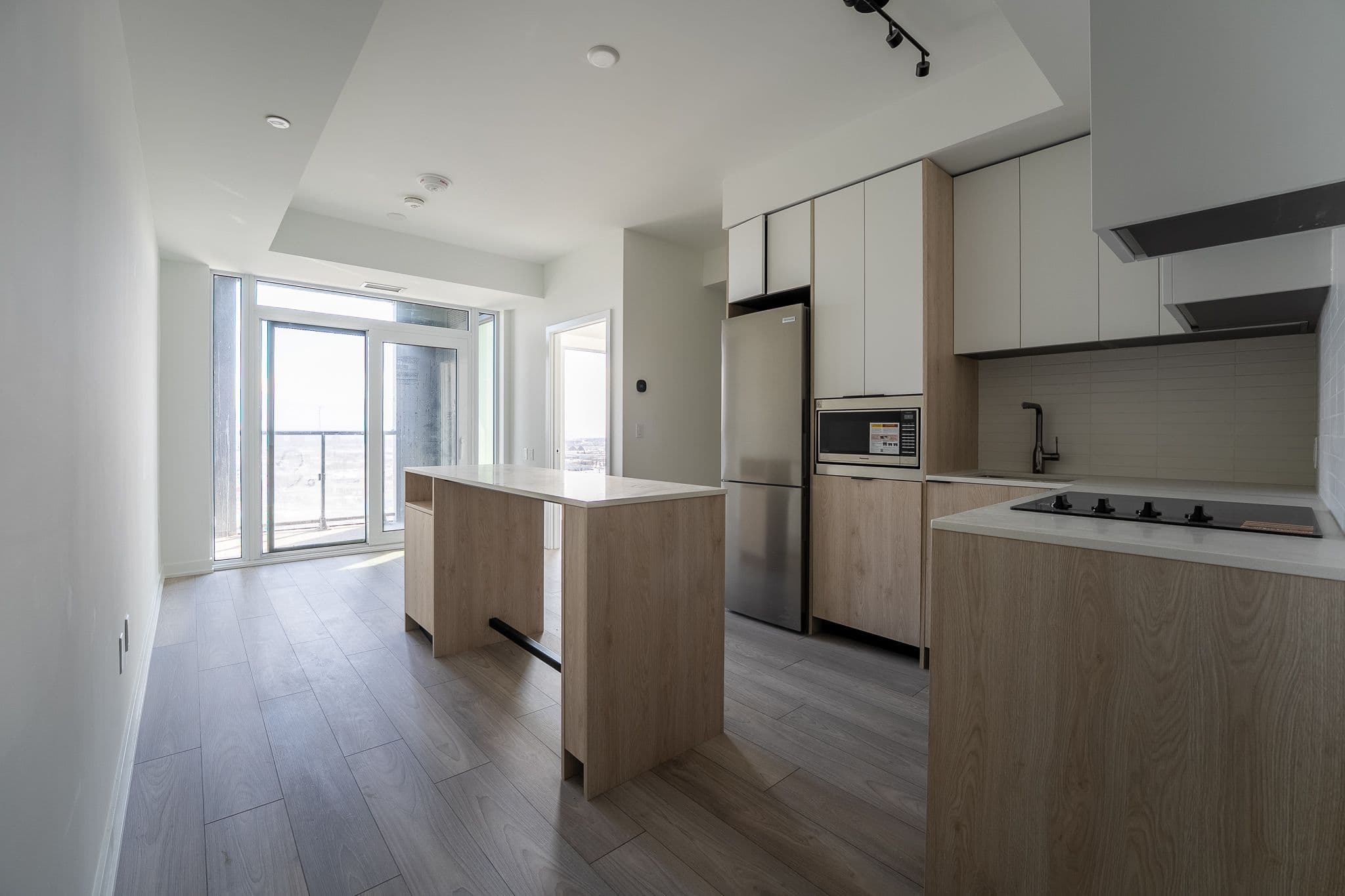 1007 THE QUEENSWAY Avenue 1407, Toronto W08, ON M8Z 0H4