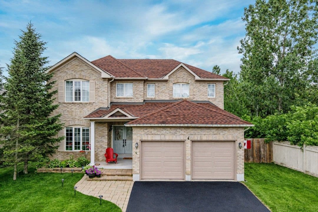 4 GOLD PARK Gate, Essa, ON L3W 0C2