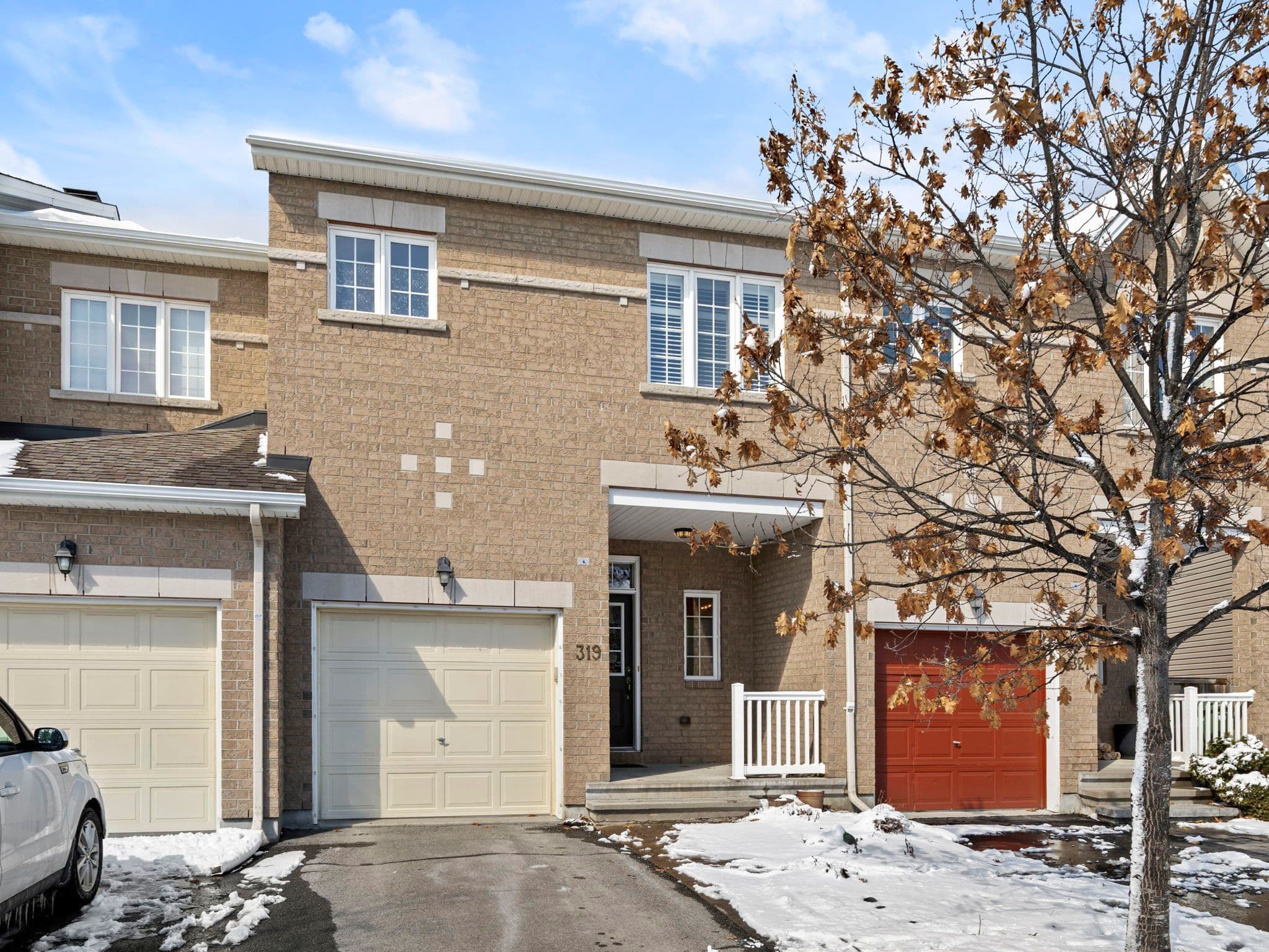 319 Kingbrook Drive, Kanata, ON K2M 0G1