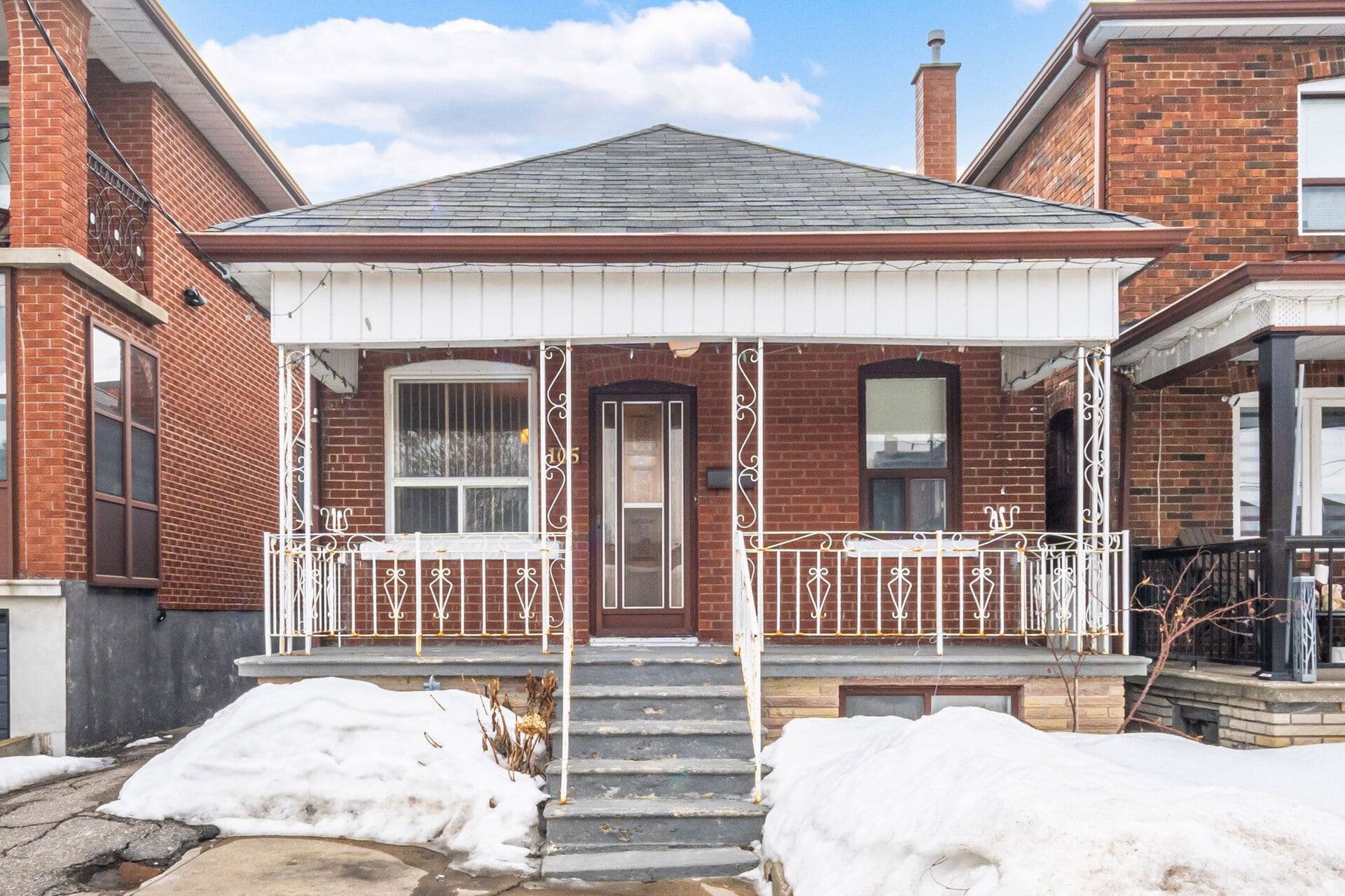 105 Rogers Road, Toronto C03, ON M6E 1P4