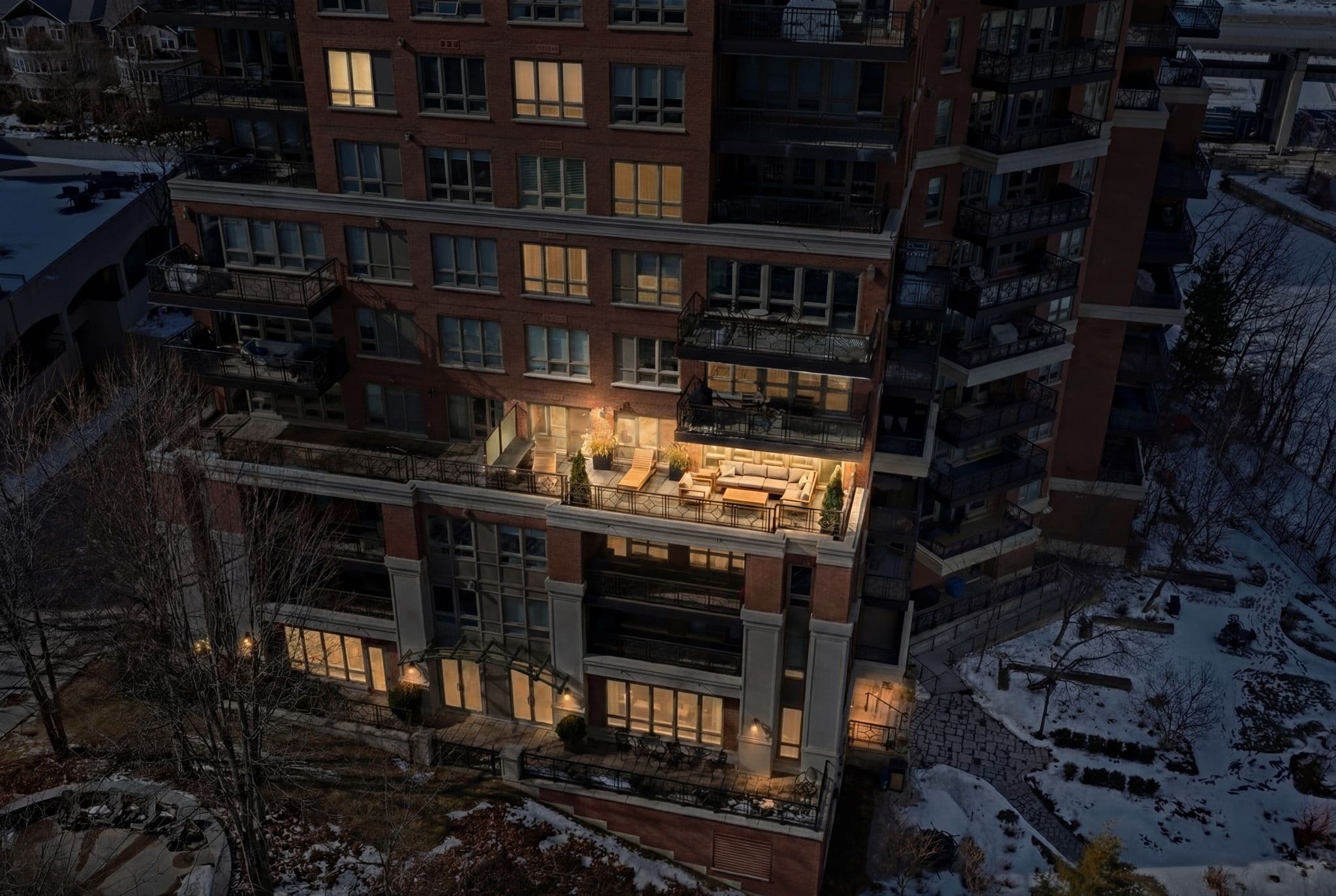 111 Forsythe Street 401, Oakville, ON L6K 3J9