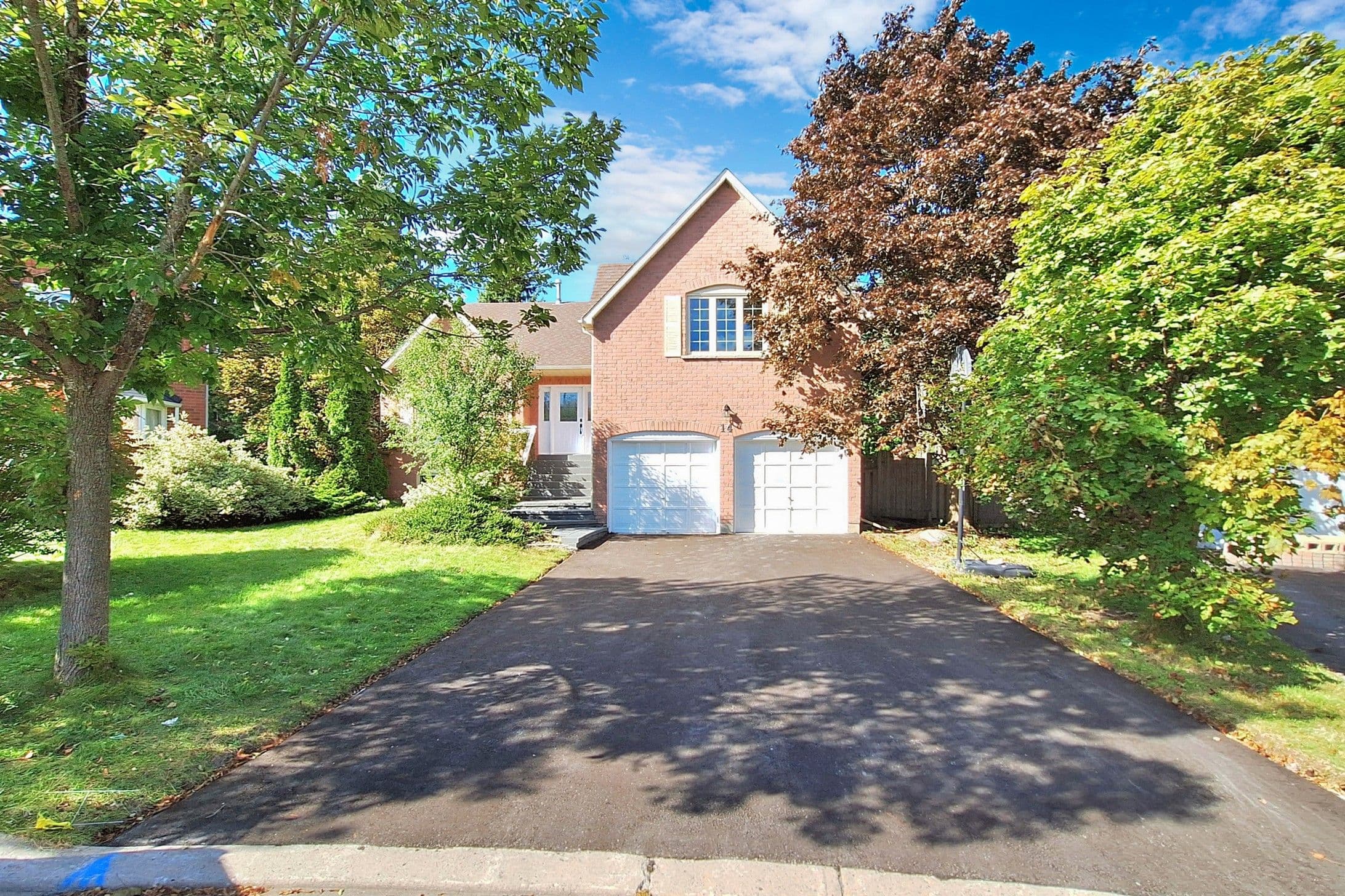 14 Laurwood Court, Aurora, ON L4G 5C2