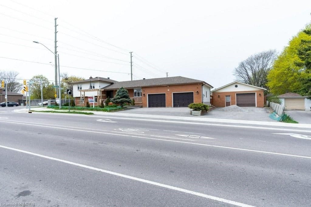 146 Harvie Road, Barrie, ON L4N 9E3