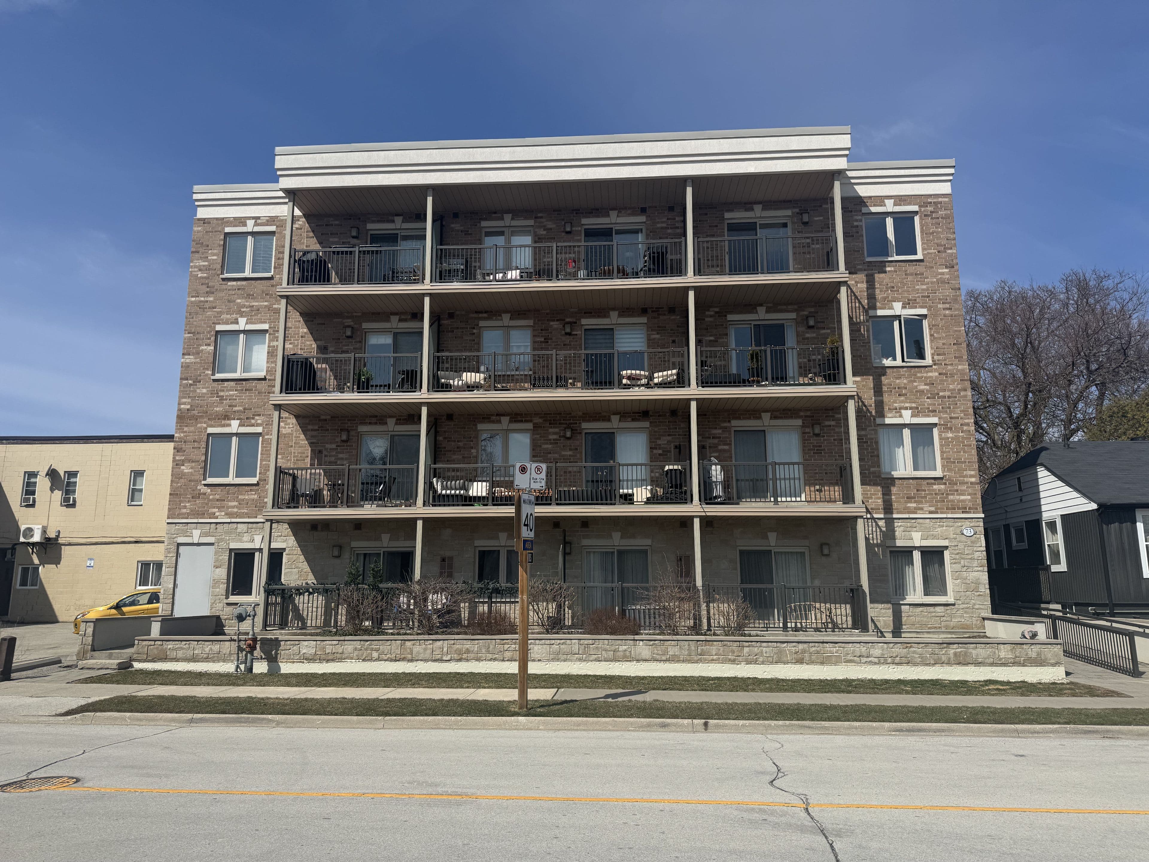 73 Washington Avenue 305, Oakville, ON L6K 1W5