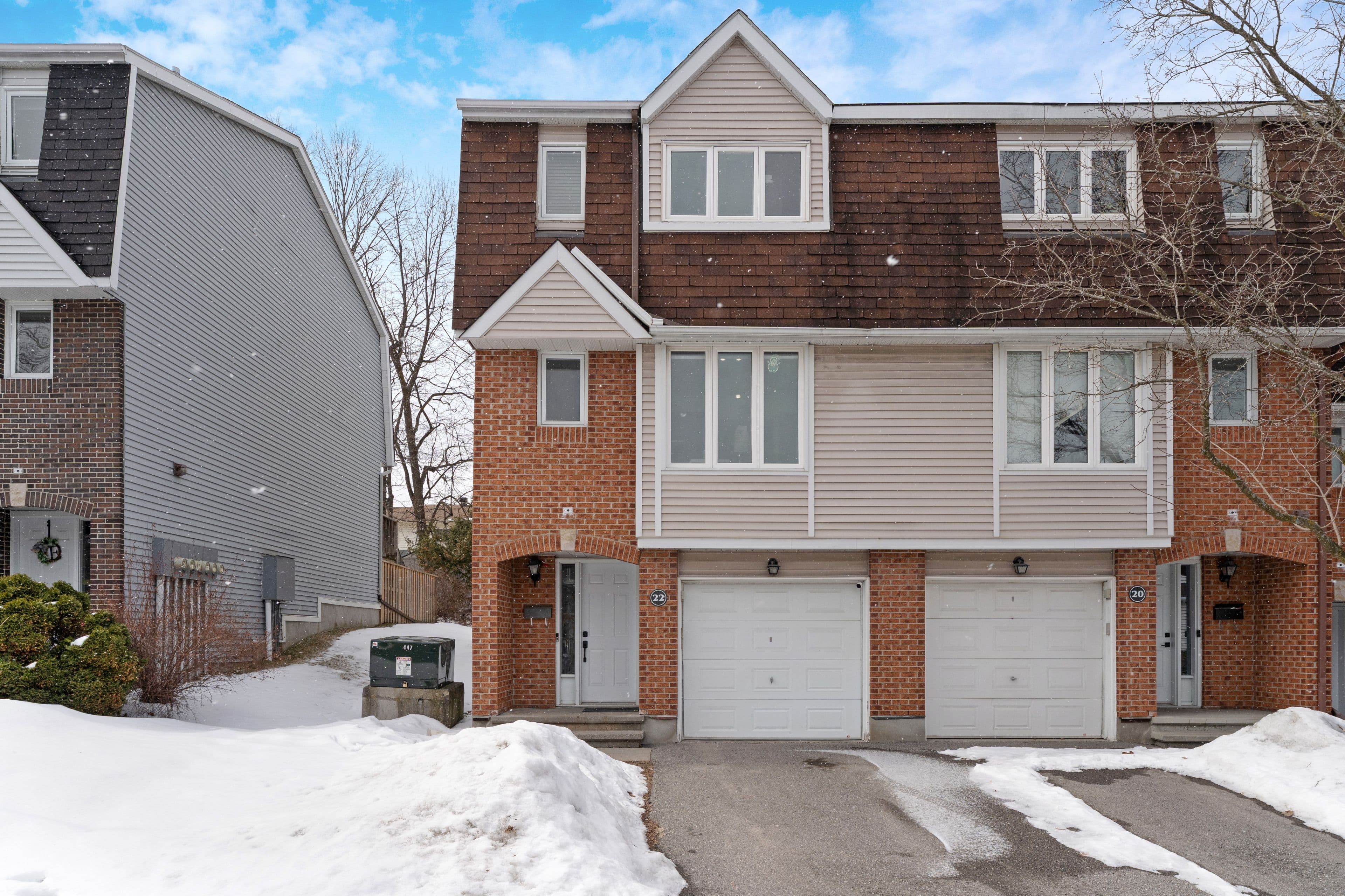 22 ALMOND Lane, Kanata, ON K2L 3T3