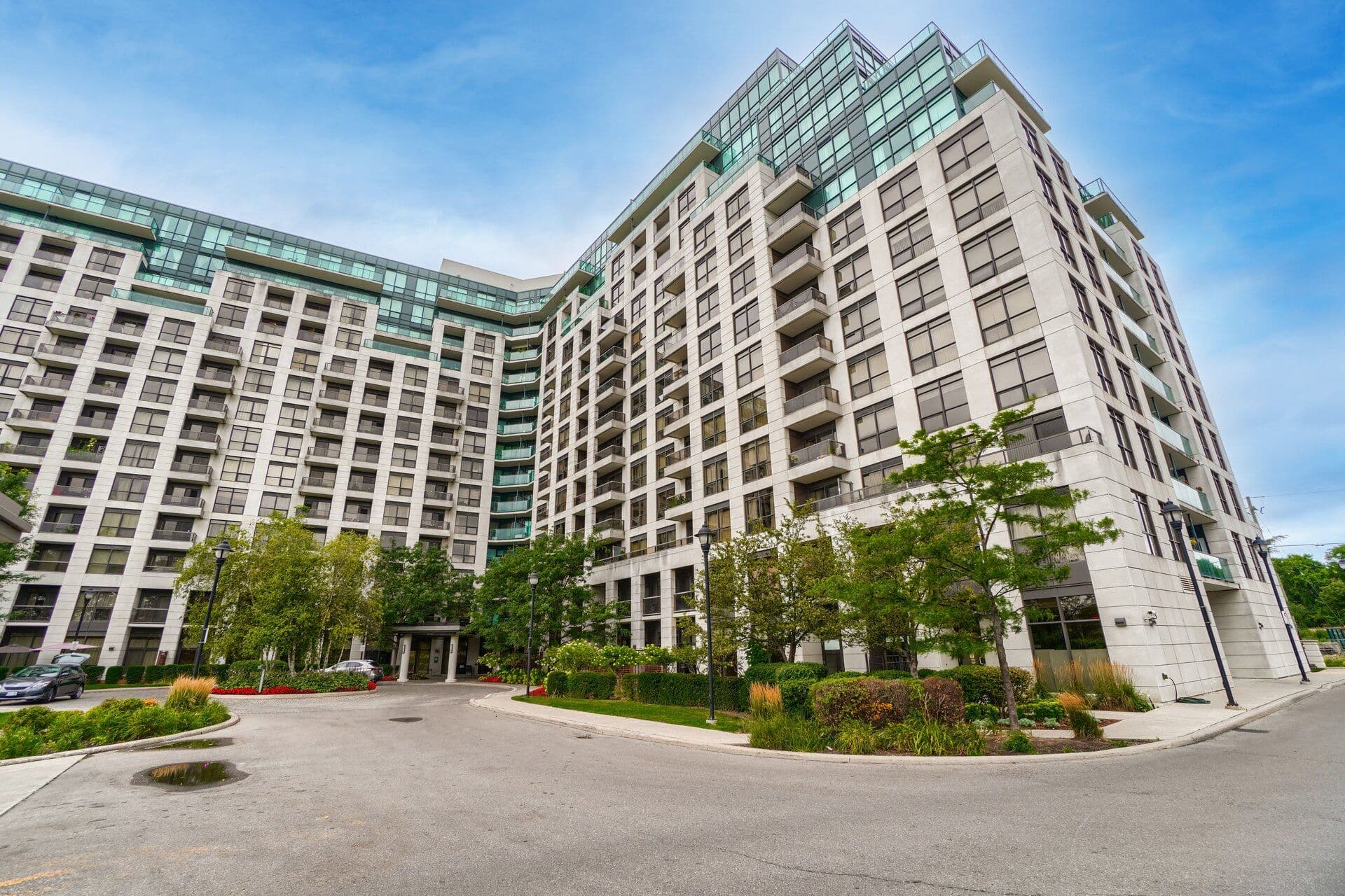 18 Harding Boulevard unit 211, Richmond Hill, ON L4C 0T3