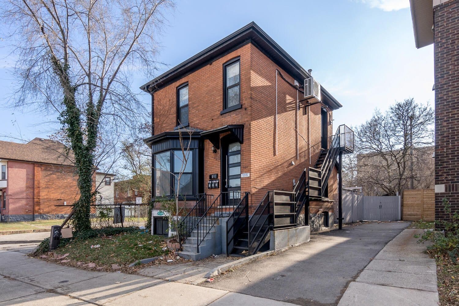 556 King Street E 3, Hamilton, ON L8N 1E2