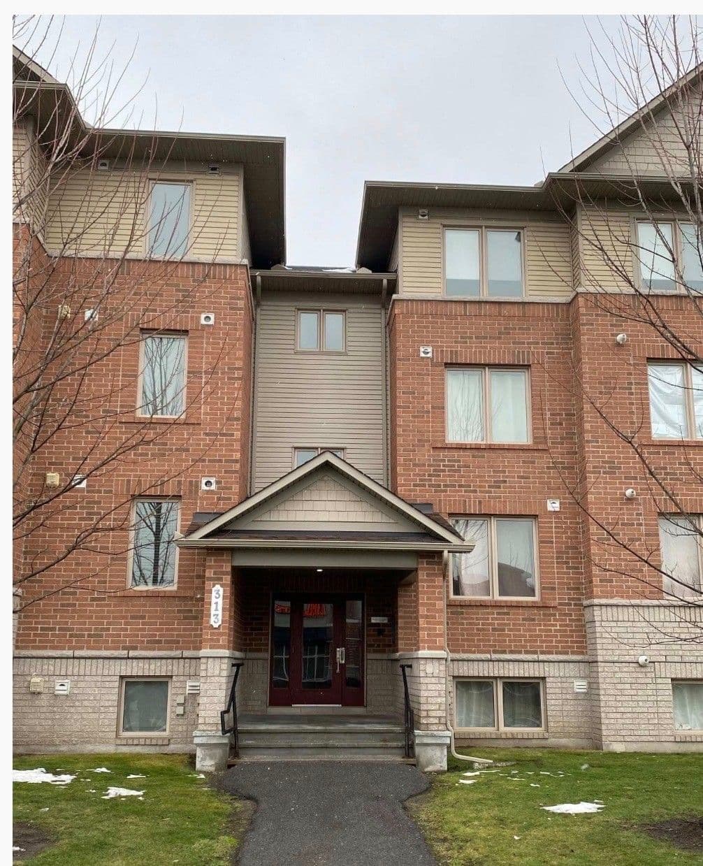 313 Cresthaven Drive Unit 6, Barrhaven, ON K2G 4R4