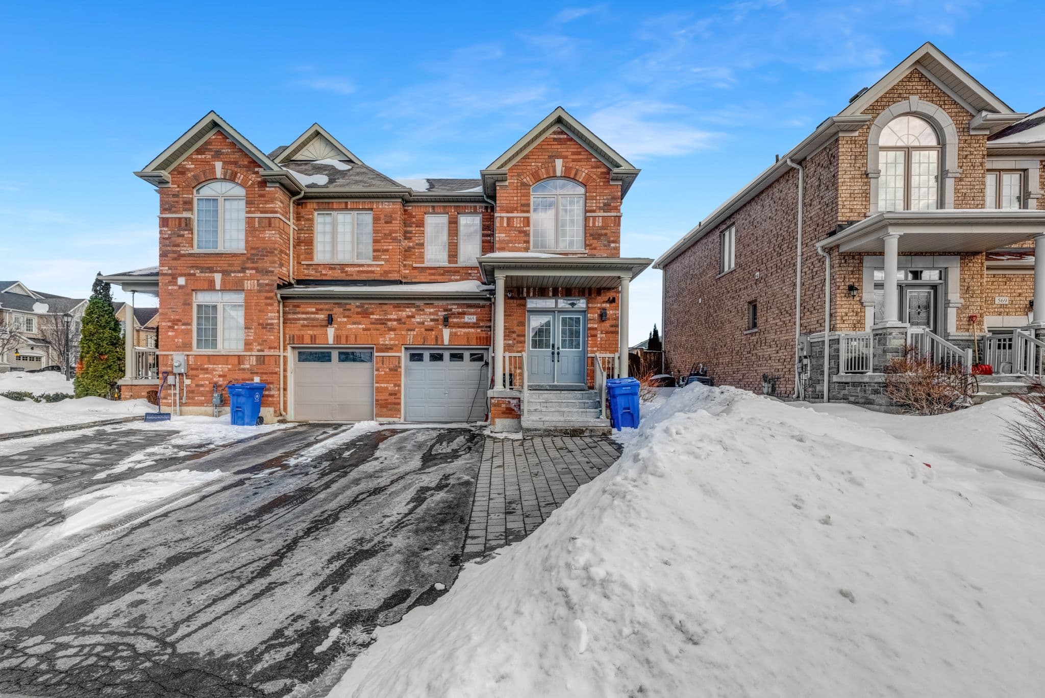 565 Foxcroft Boulevard, Newmarket, ON L3X 3L6