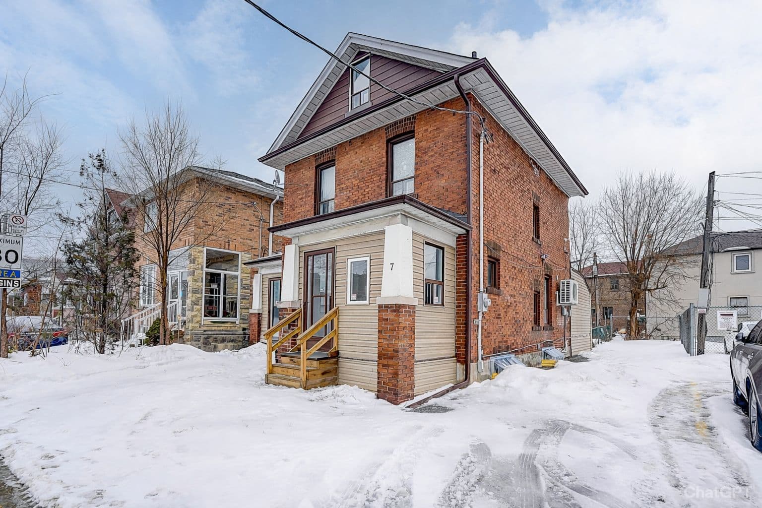 7 Nickle Street, Toronto W04, ON M6M 2H7
