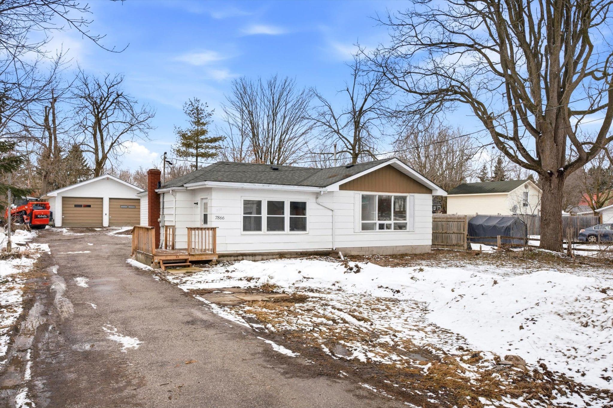 7866 Yonge Street N, Innisfil, ON L9S 1L4