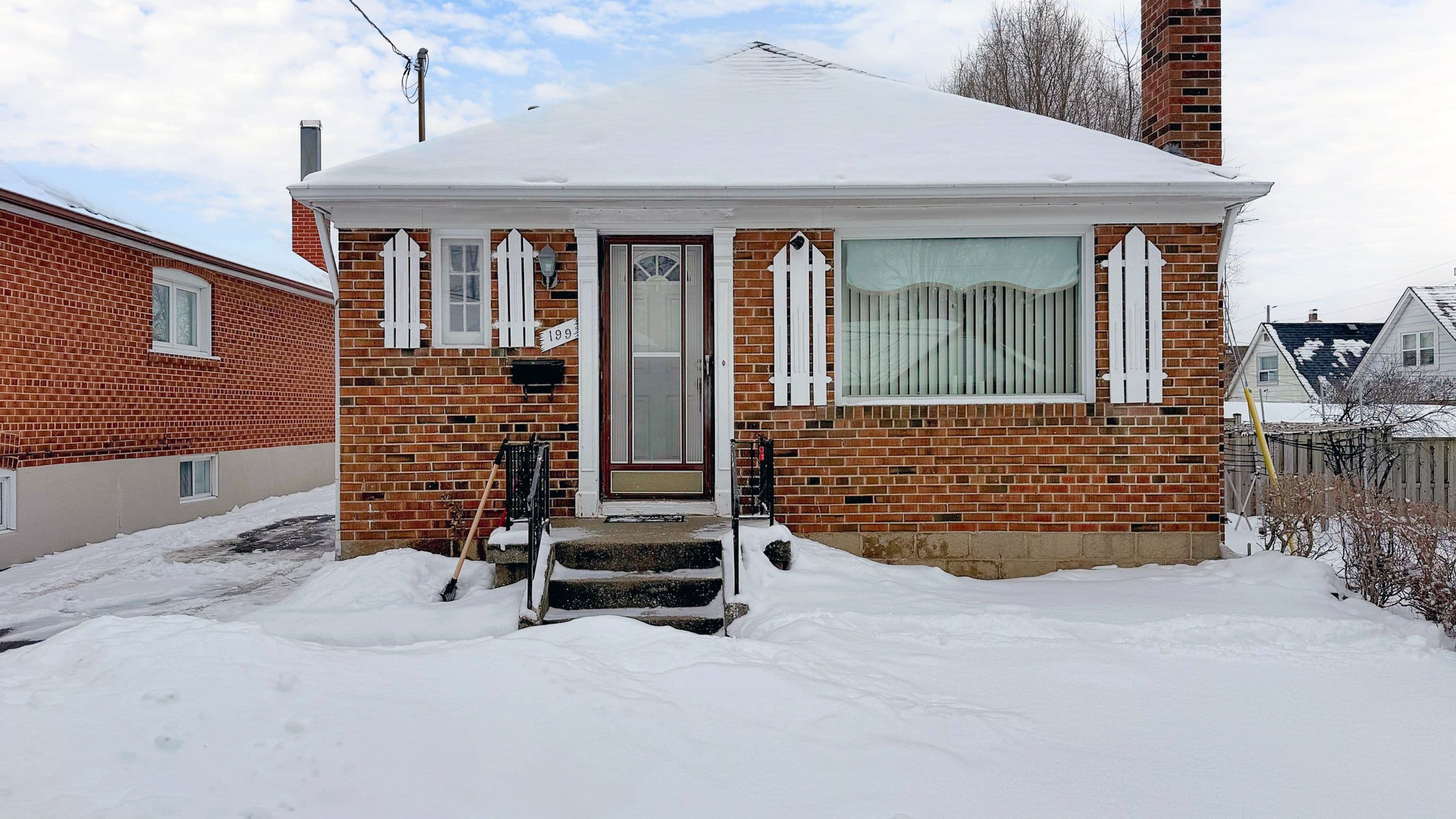 199 Strathnairn Avenue, Toronto W04, ON M6M 2G6
