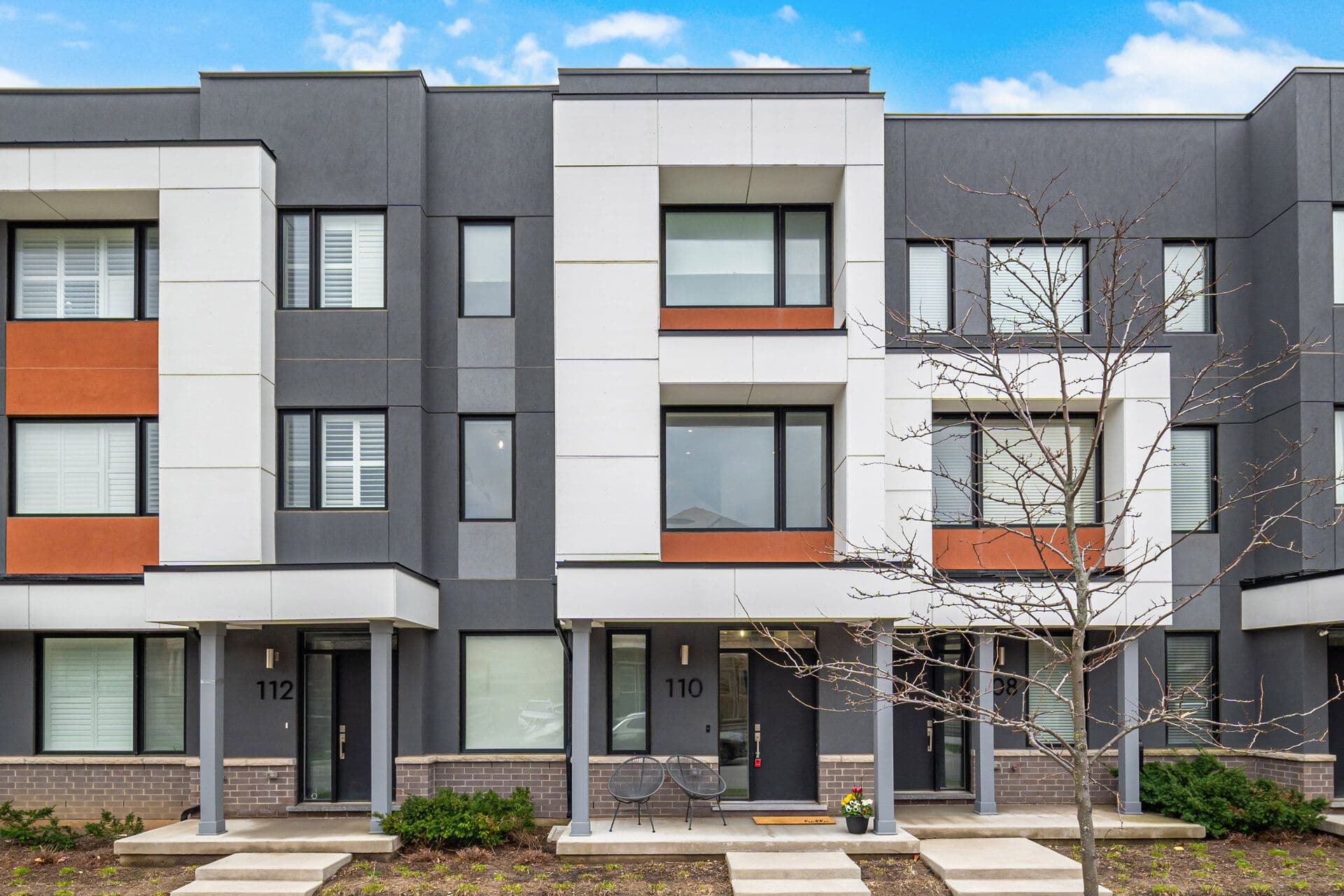 110 Huguenot Road, Oakville, ON L6H 0J6