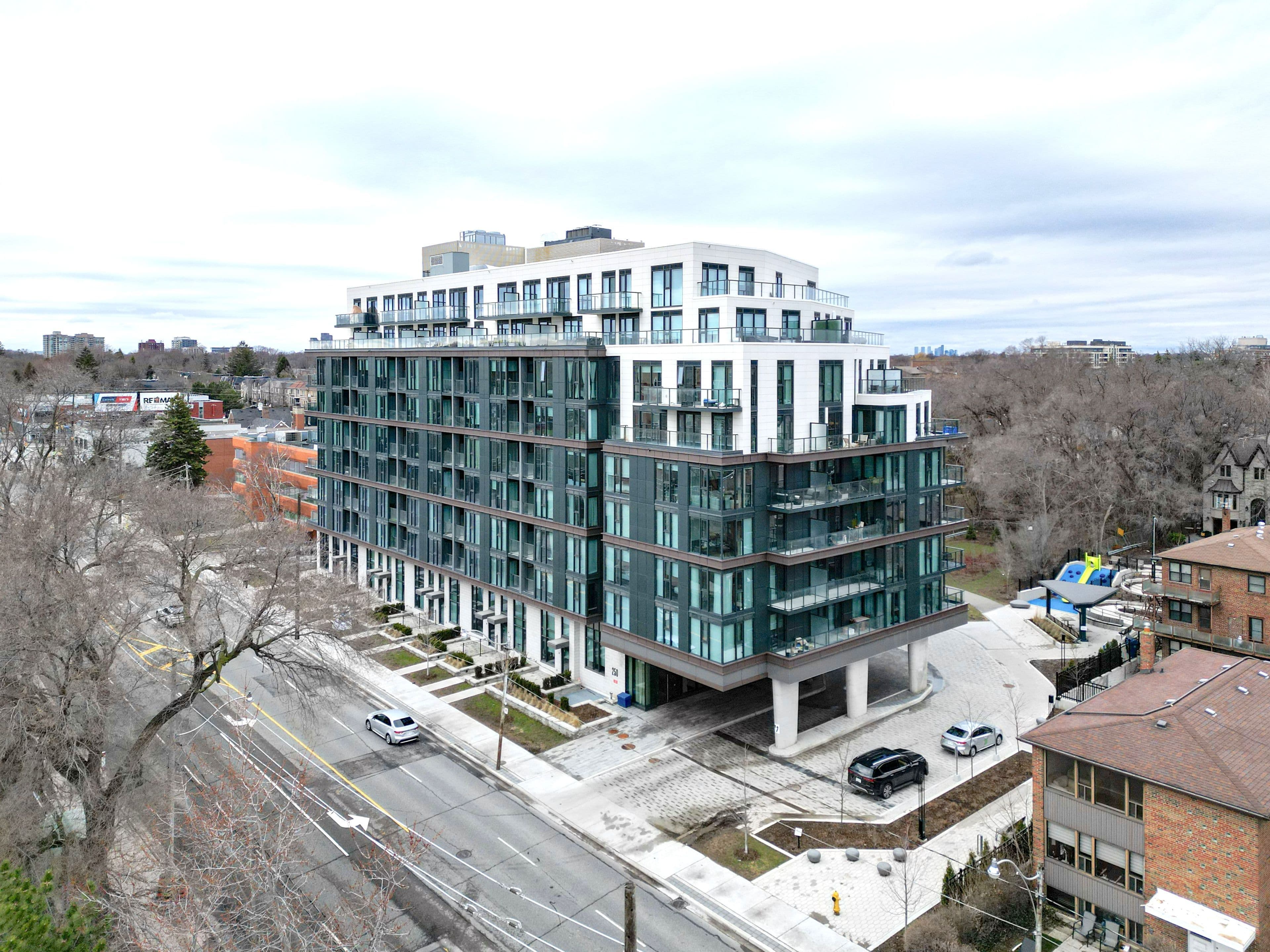 250 Lawrence Avenue W 320, Toronto C04, ON M5M 1B1