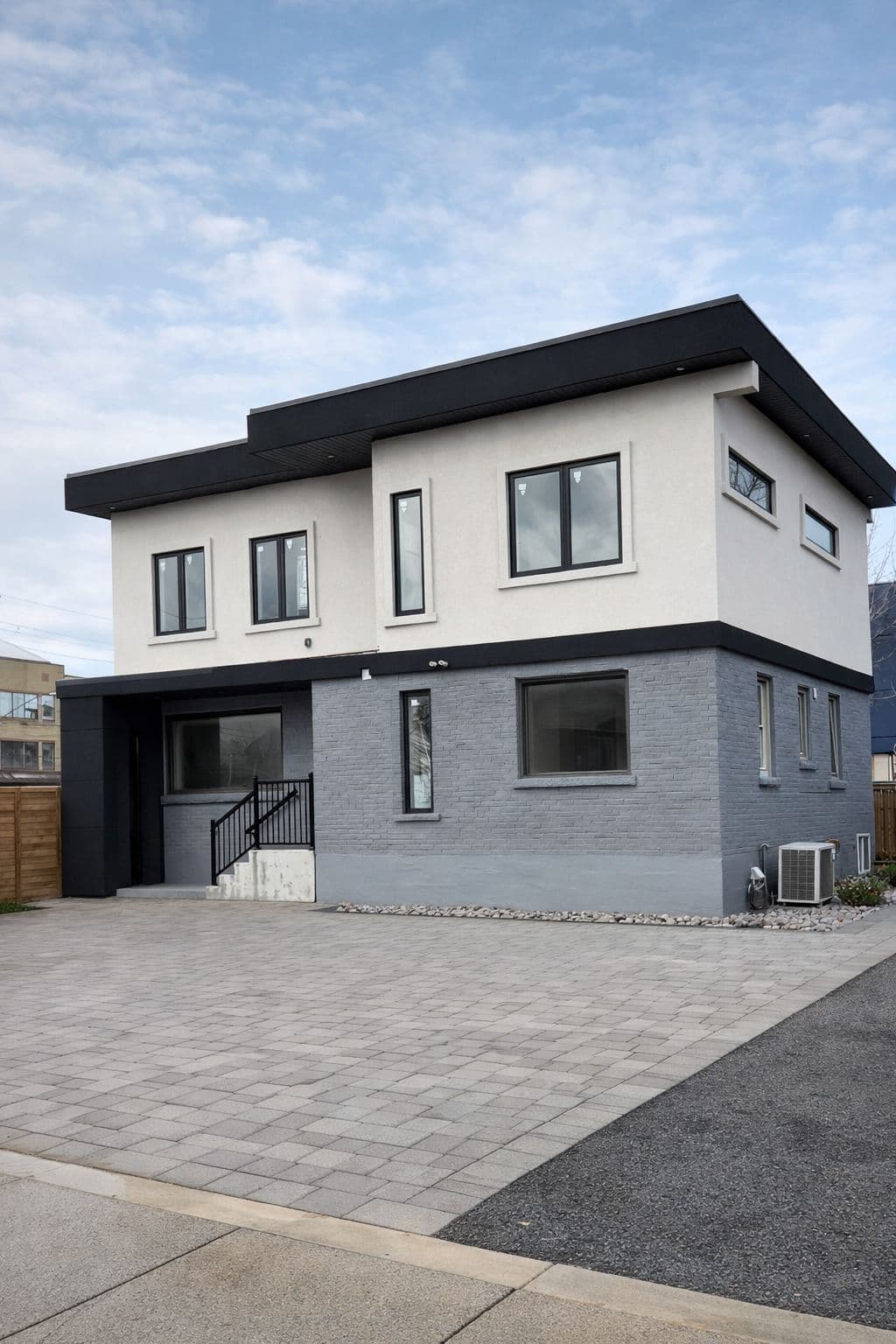 74 Neil Ave (UPPER) Avenue, Hamilton, ON L8G 2N3