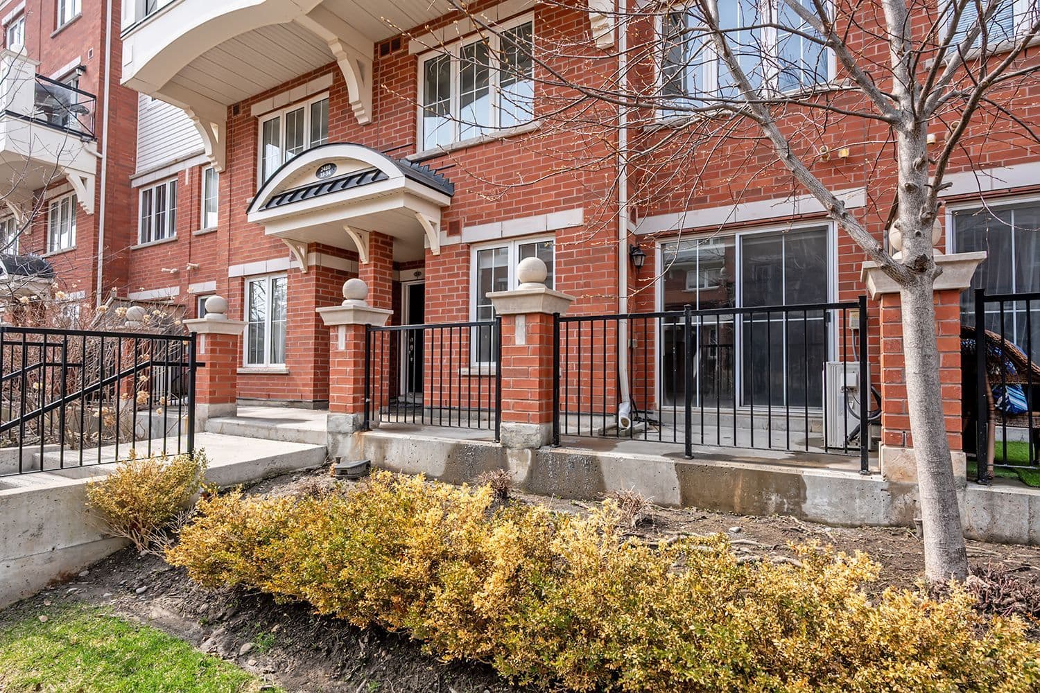 2480 Post Road 33, Oakville, ON L6H 0K1