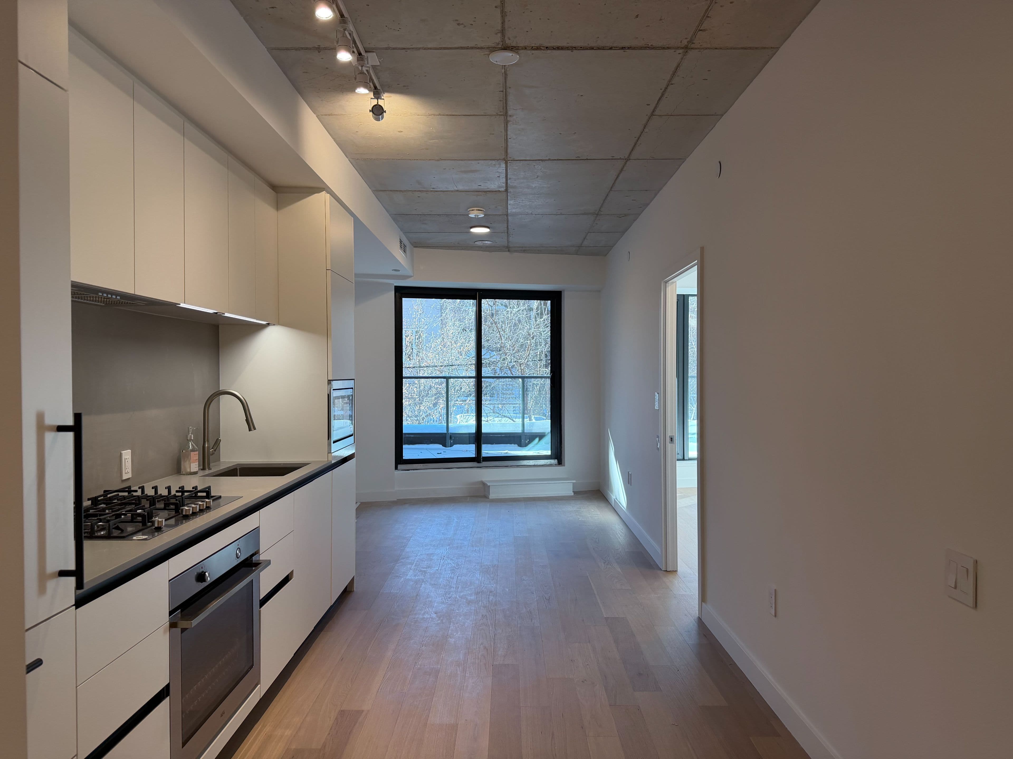 1720 Bayview Avenue 218, Toronto C10, ON M4G 0E5