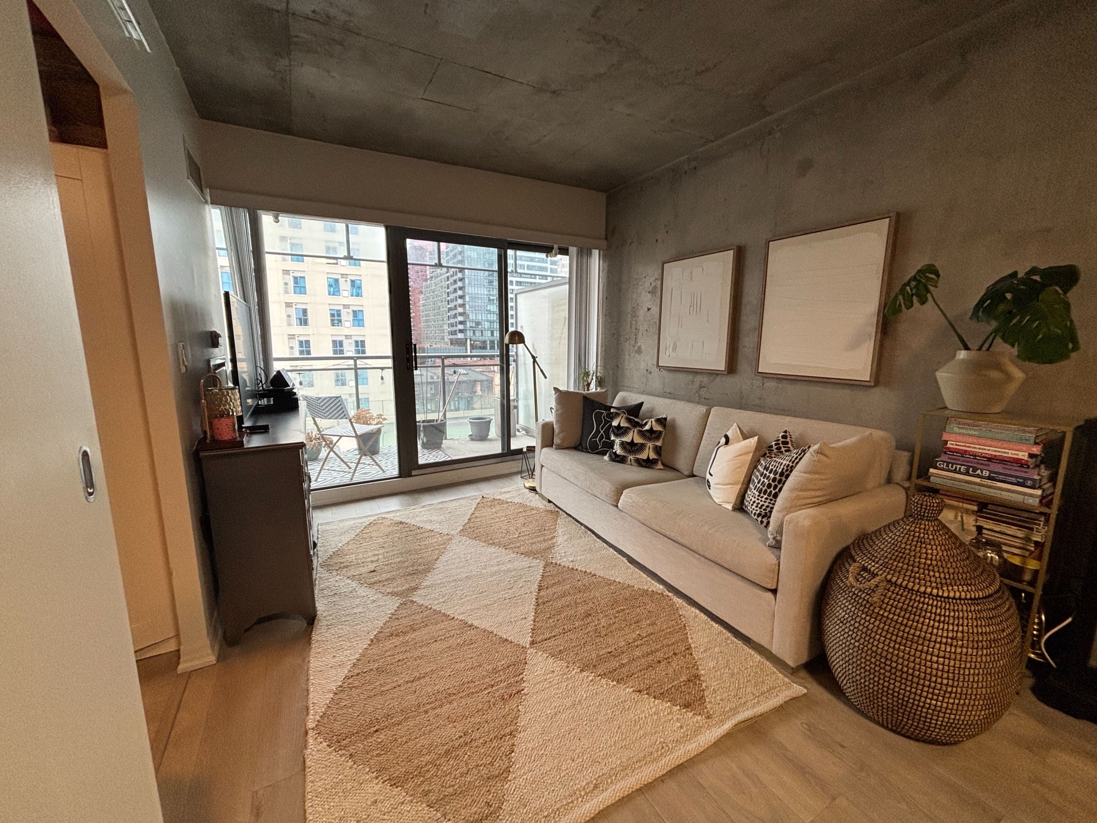 22 Wellesley Street E 804, Toronto C08, ON M4Y 1G3