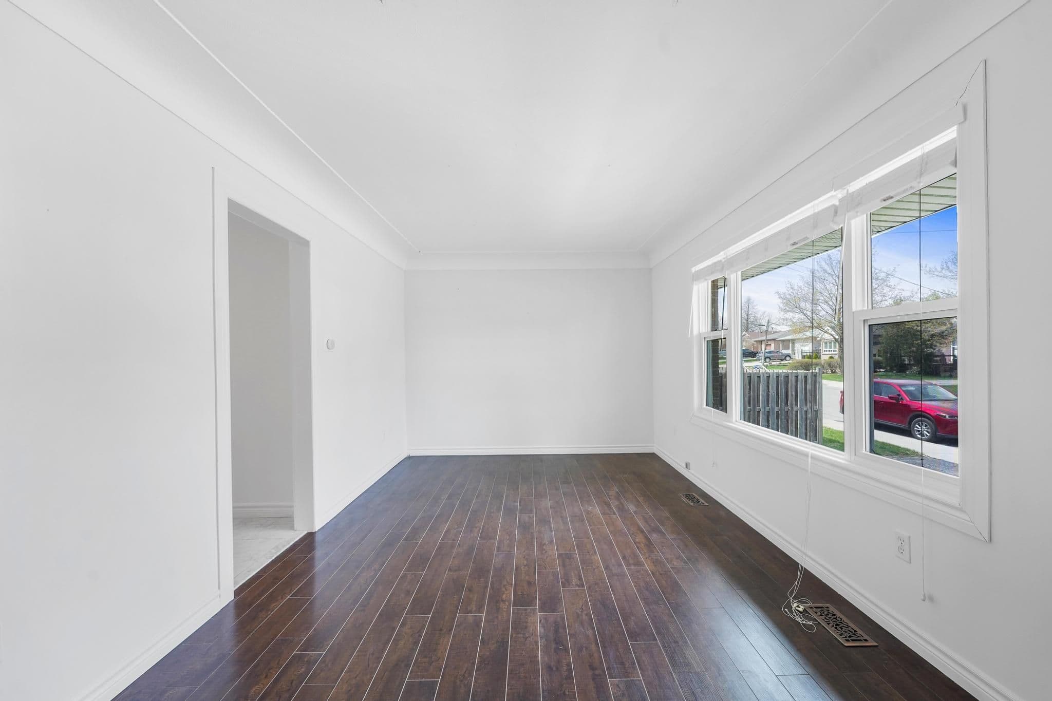 22 Halam Avenue Upper, Hamilton, ON L8V 1Z3