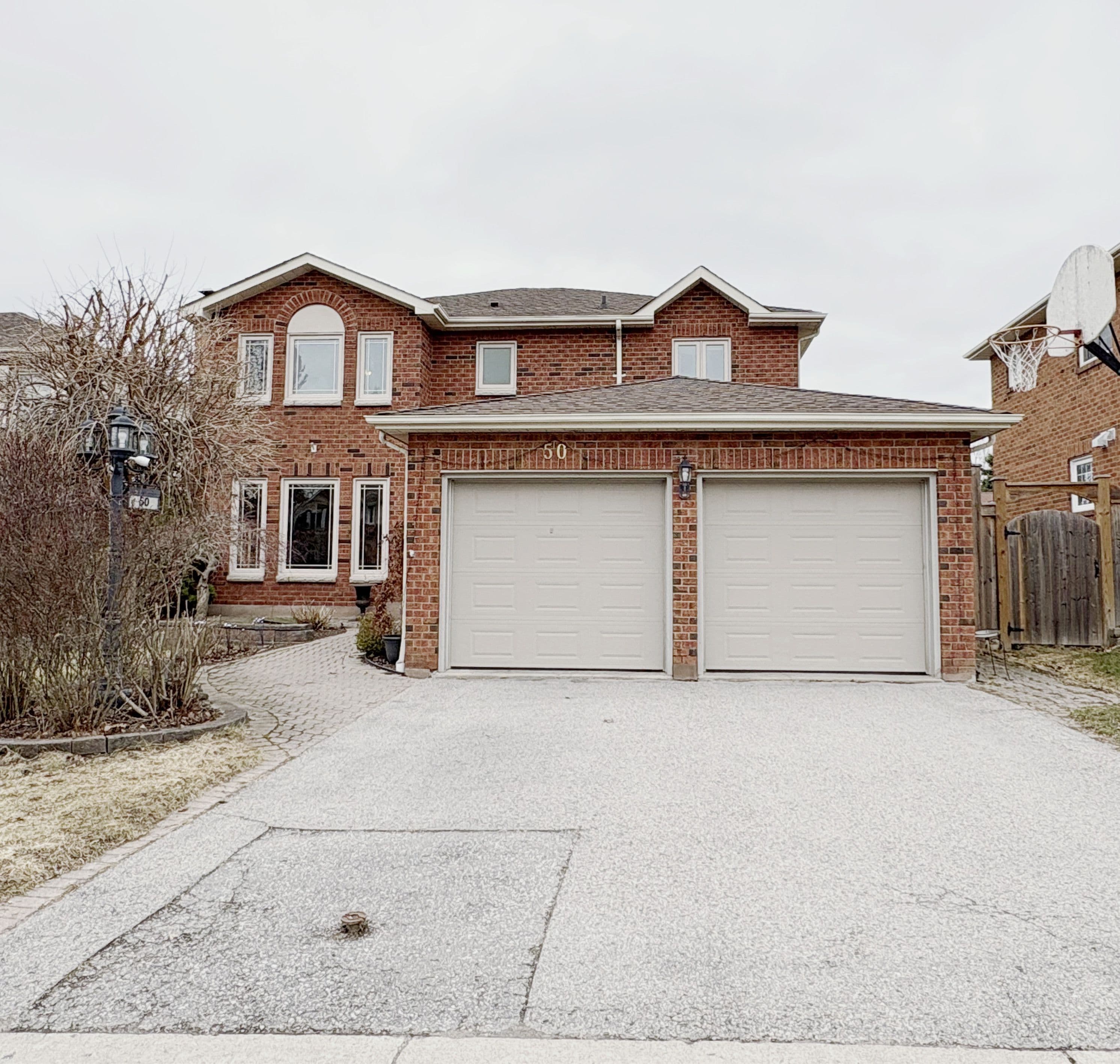 50 Fallingbrook Street, Whitby, ON L1R 1L8