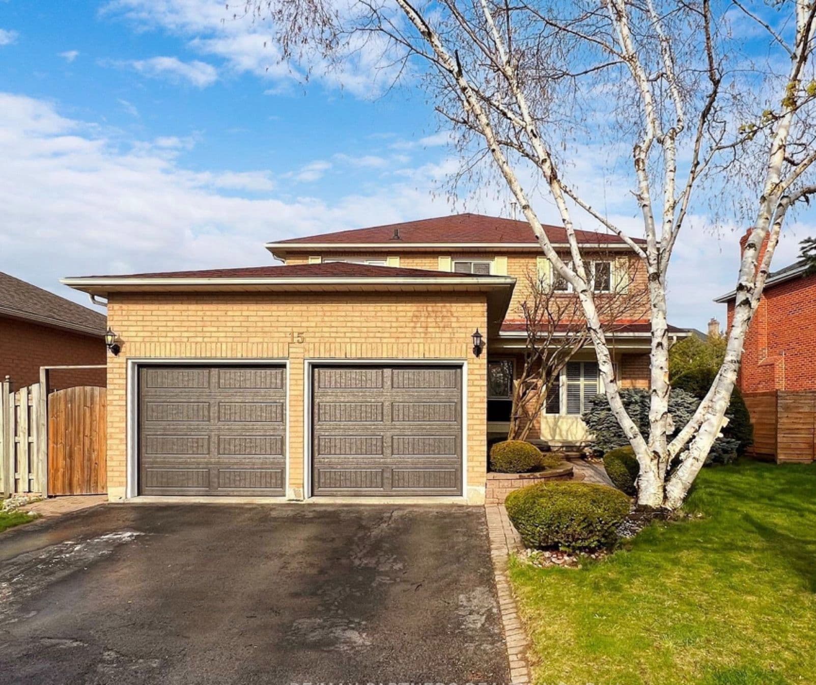 15 Ribblesdale Drive, Whitby, ON L1N 6Z3