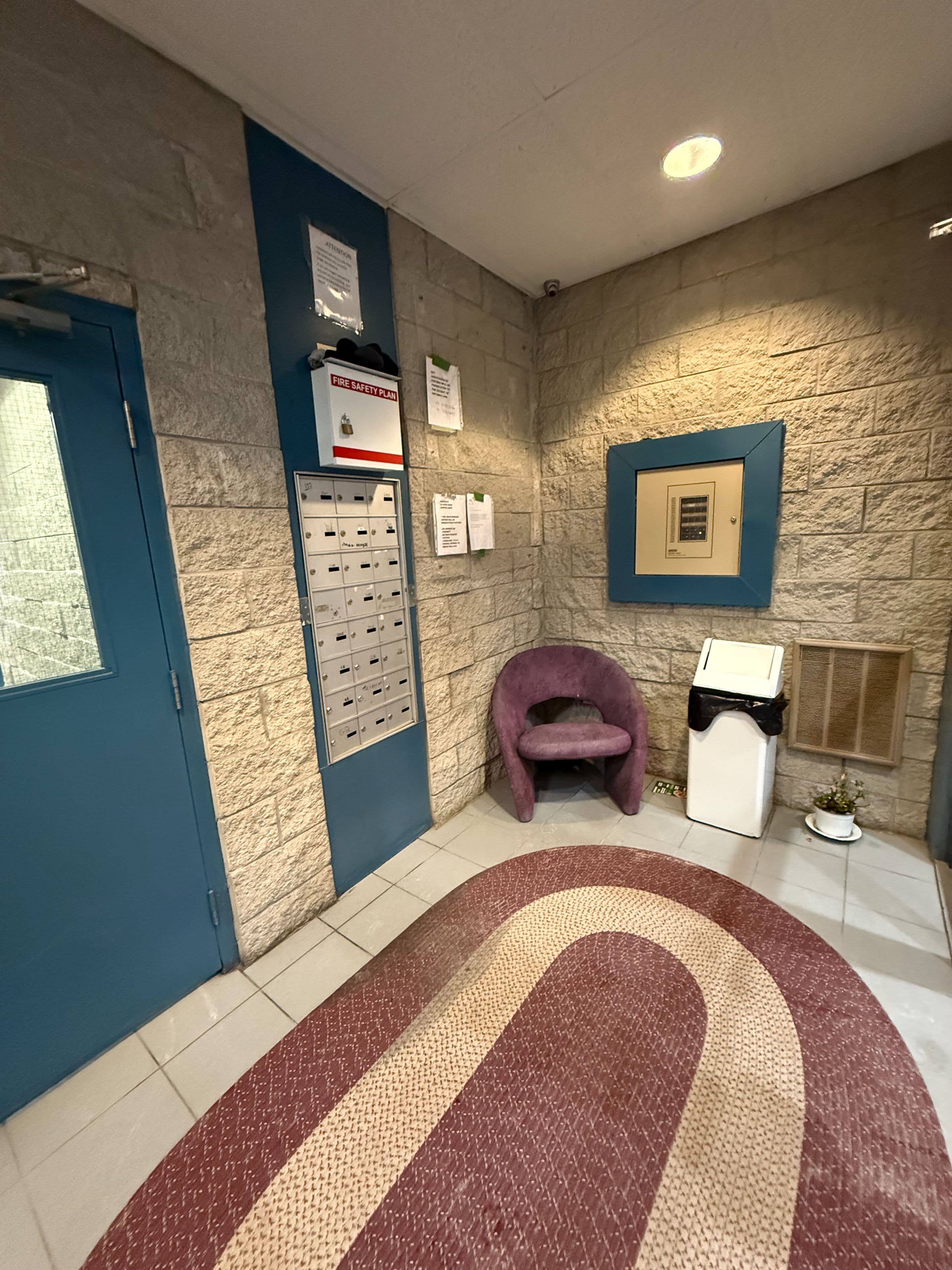 72 Lake Avenue 201, Richmond Hill, ON L4E 2V4