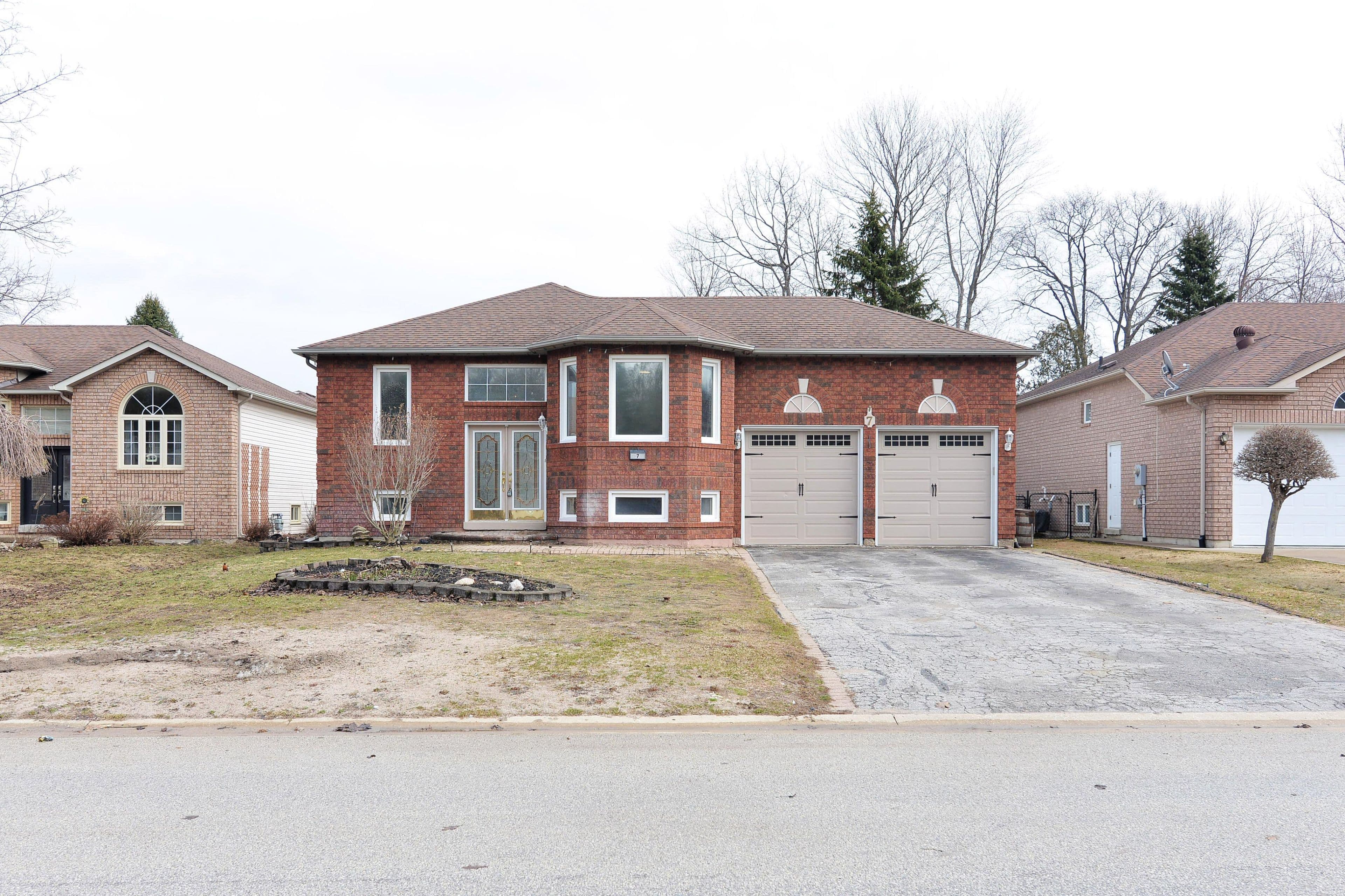 7 Bush Crescent, Wasaga Beach, ON L9Z 1M3