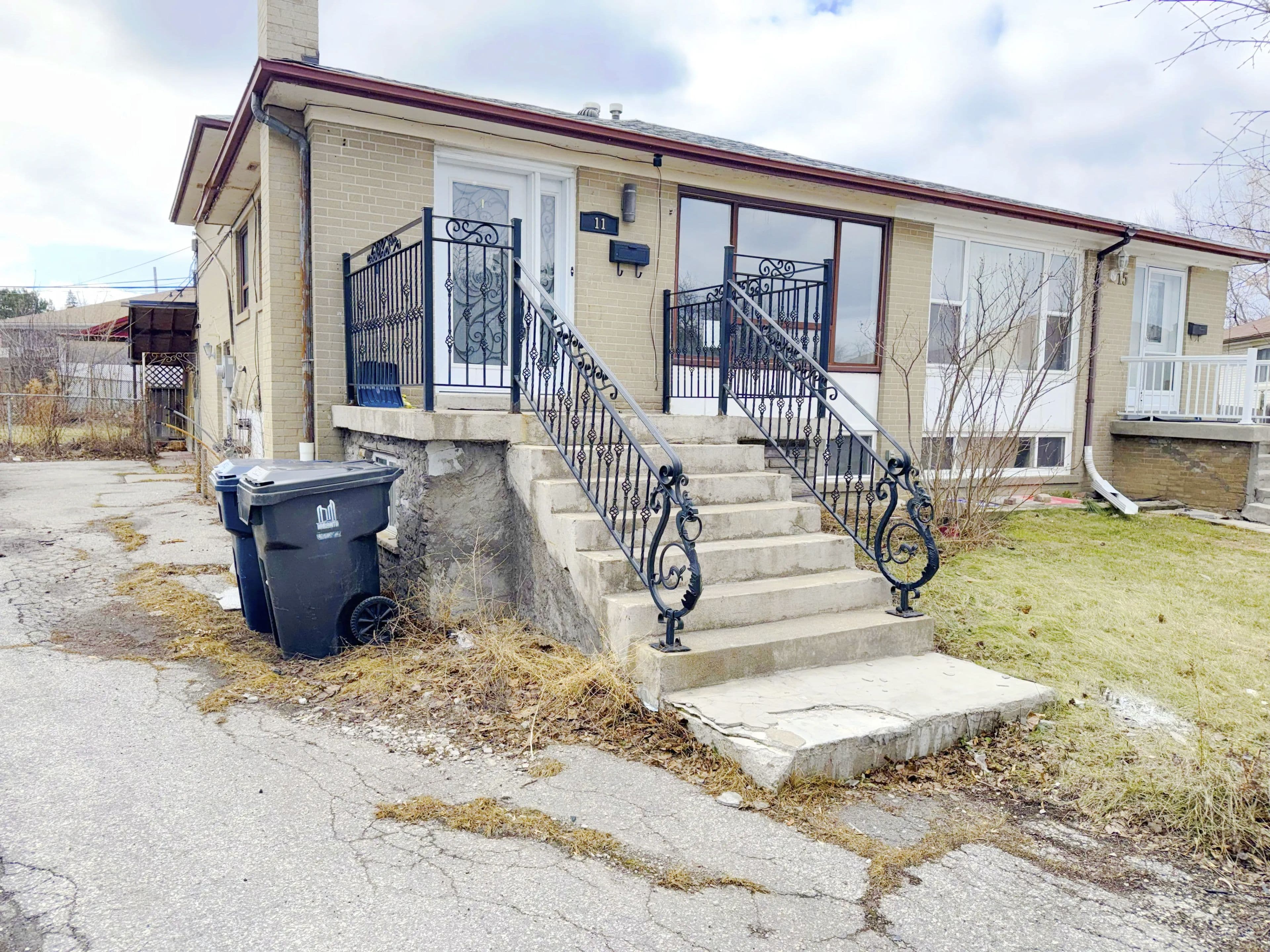 11 Melpham Court, Toronto W10, ON M9V 2H2