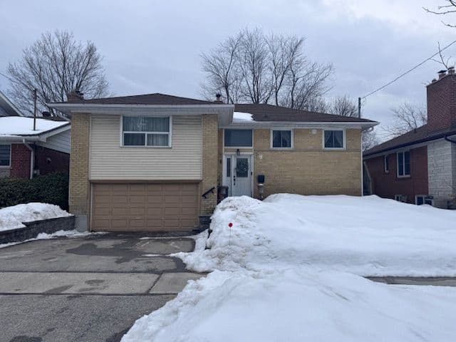 9 Benleigh Drive, Toronto E09, ON M1H 1J1