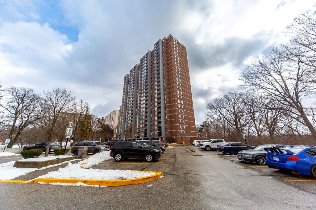 85 Emmett Avenue 2106, Toronto W04, ON M6M 5A2