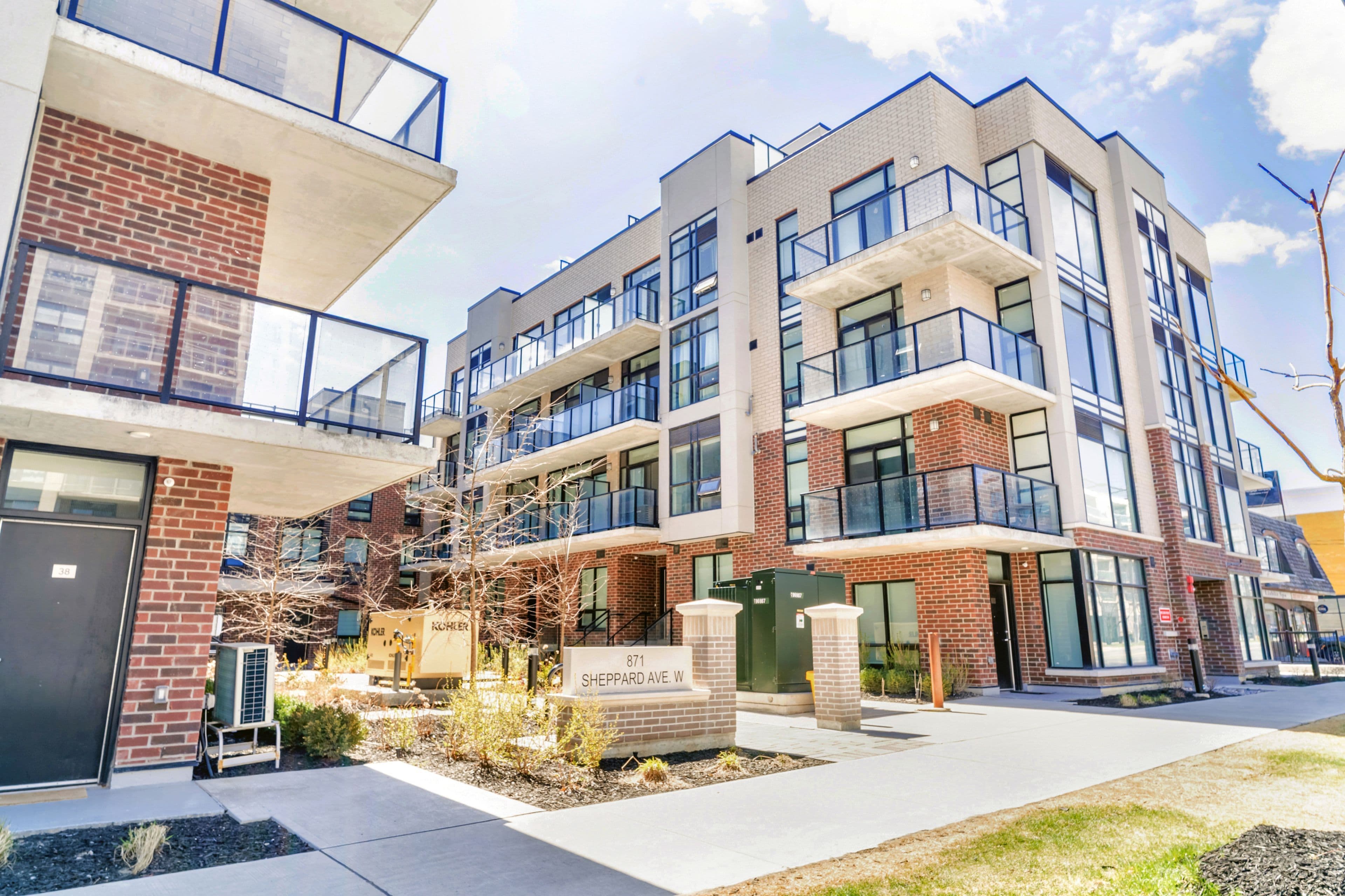 871 Sheppard Avenue W 36, Toronto C06, ON M3H 0E8