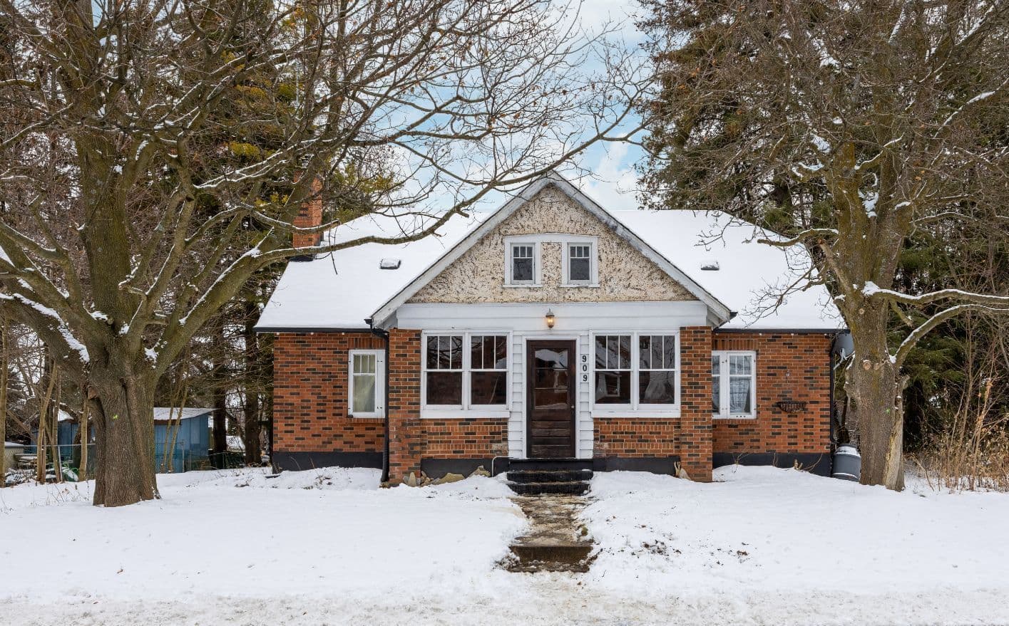 909 7A Highway, Cavan Monaghan, ON L0A 1C0