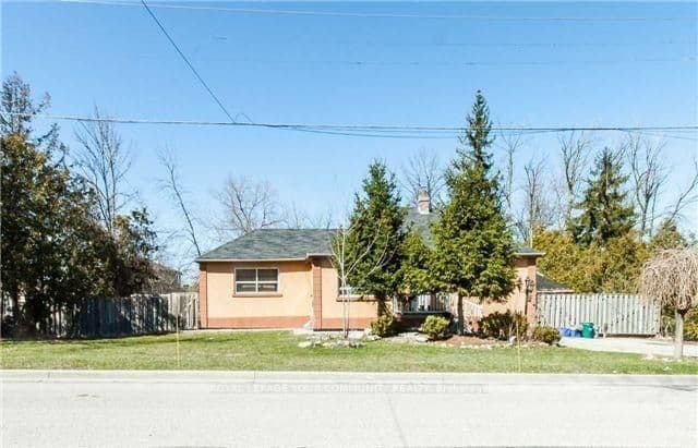8 Hillside Avenue, Vaughan, ON L4K 1X1