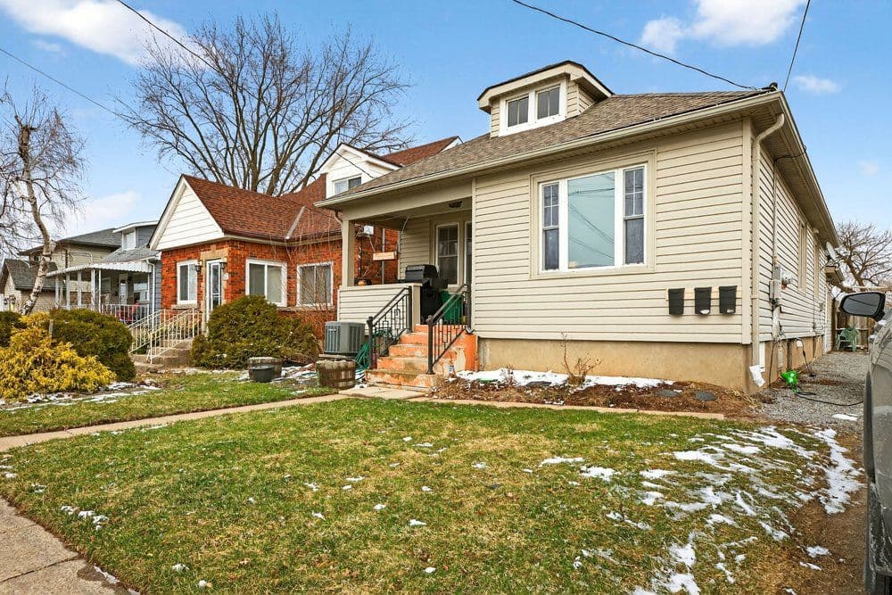 66 Queen Street S Back Unit, Thorold, ON L2V 3N5