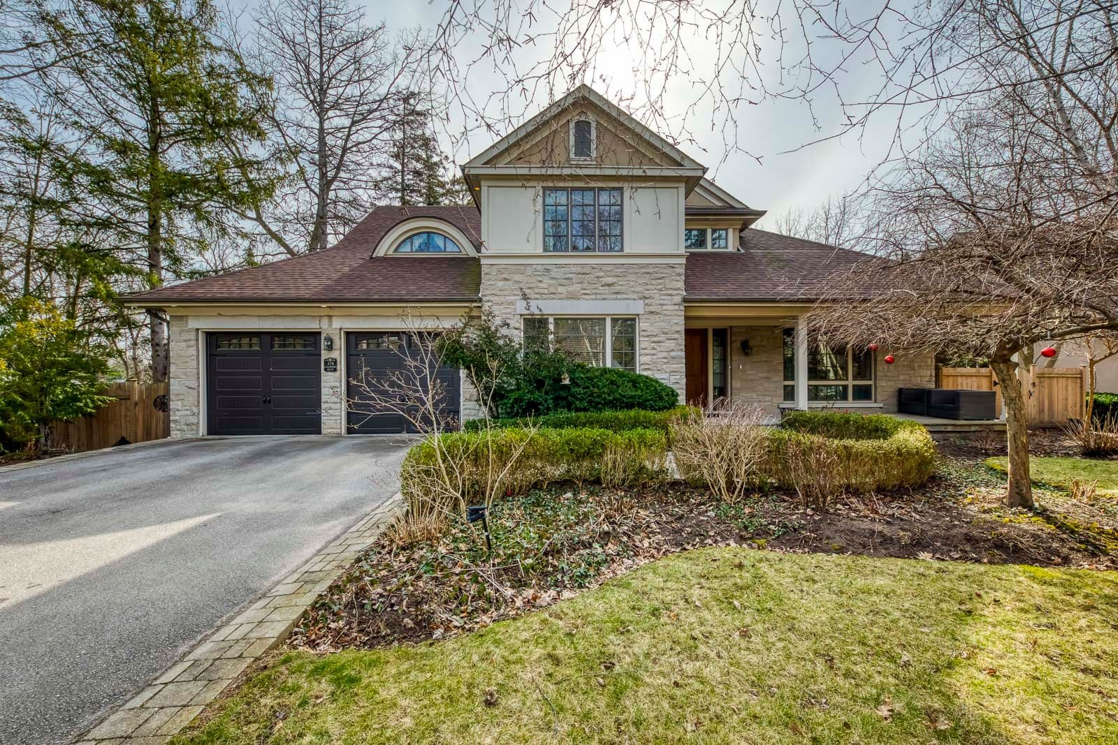 376 Lakeshore Road W, Oakville, ON L6K 1G1