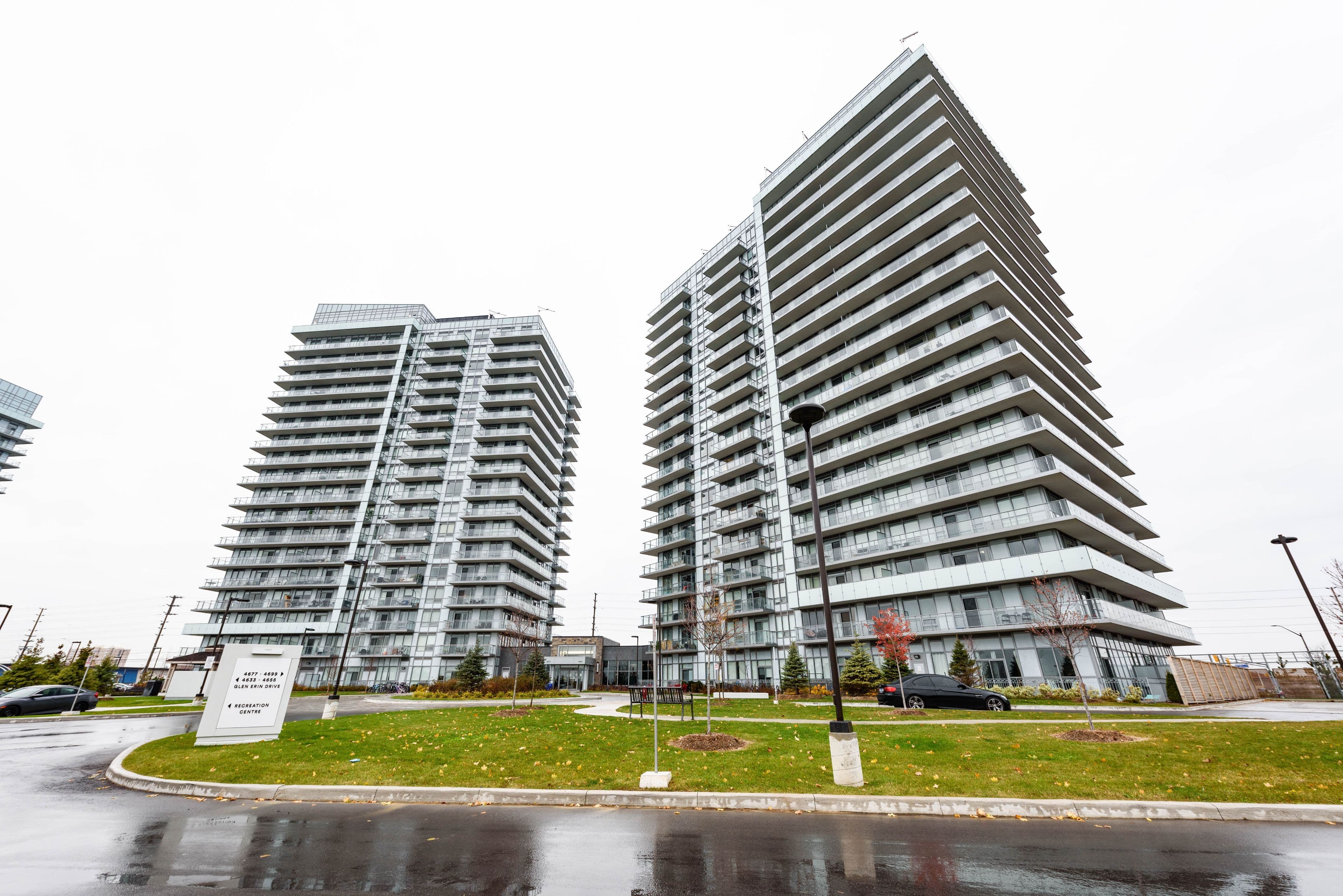 4677 Glen Erin Drive 607, Mississauga, ON L5M 2E3