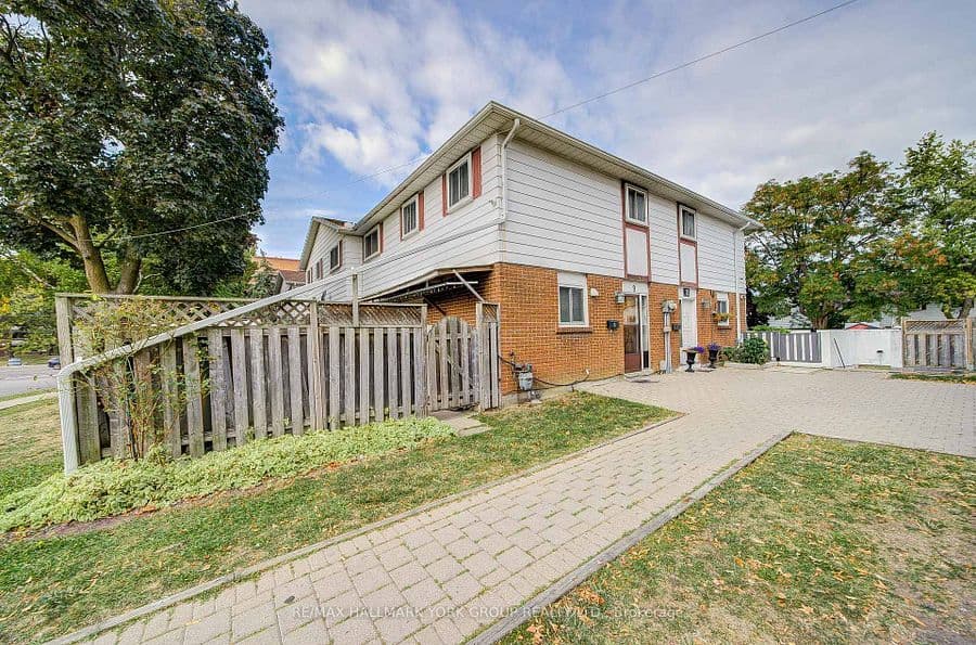 9 Bur Oak Way, Toronto W05, ON M3L 2G3