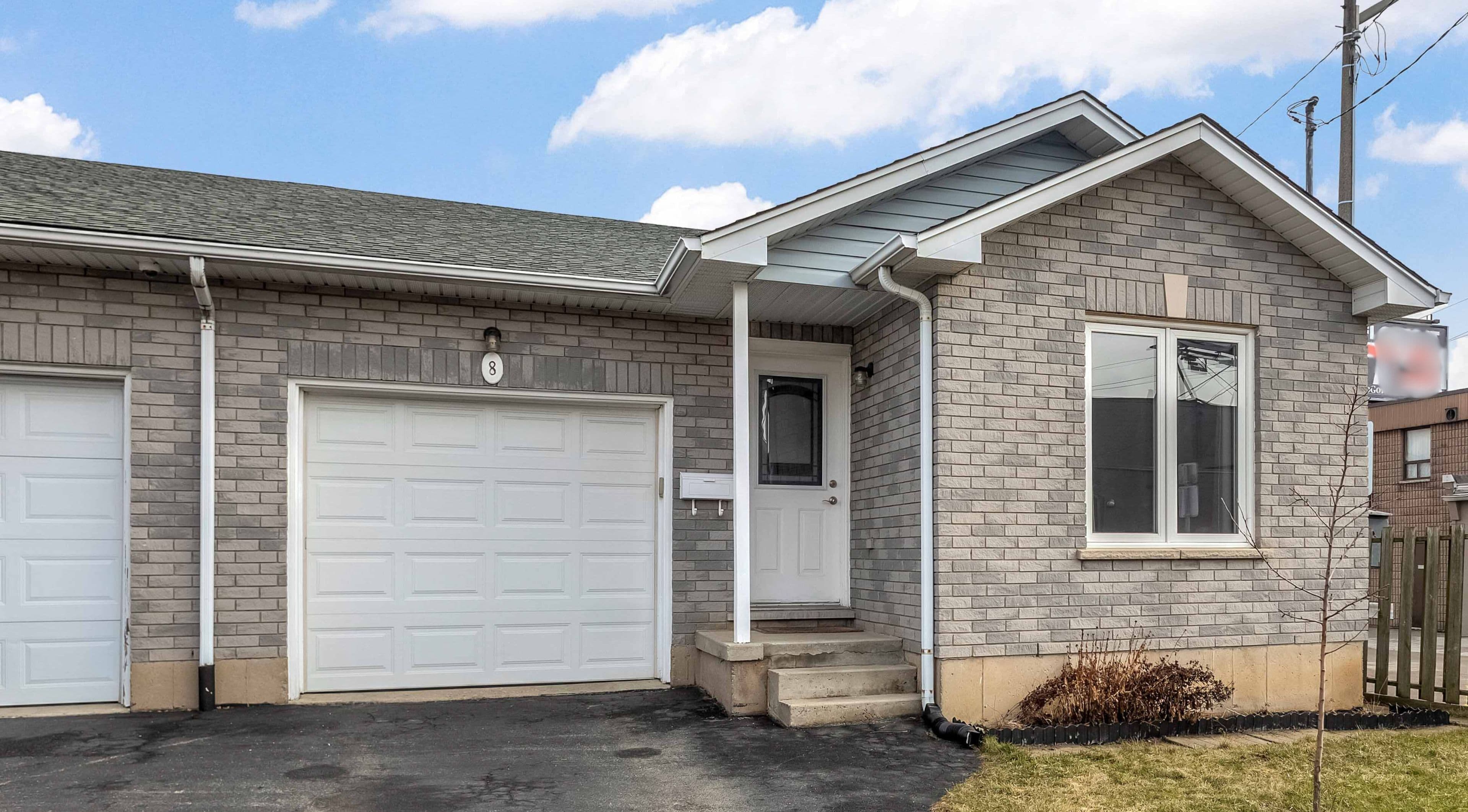 8 Brantdale Avenue, Hamilton, ON L9C 1B7